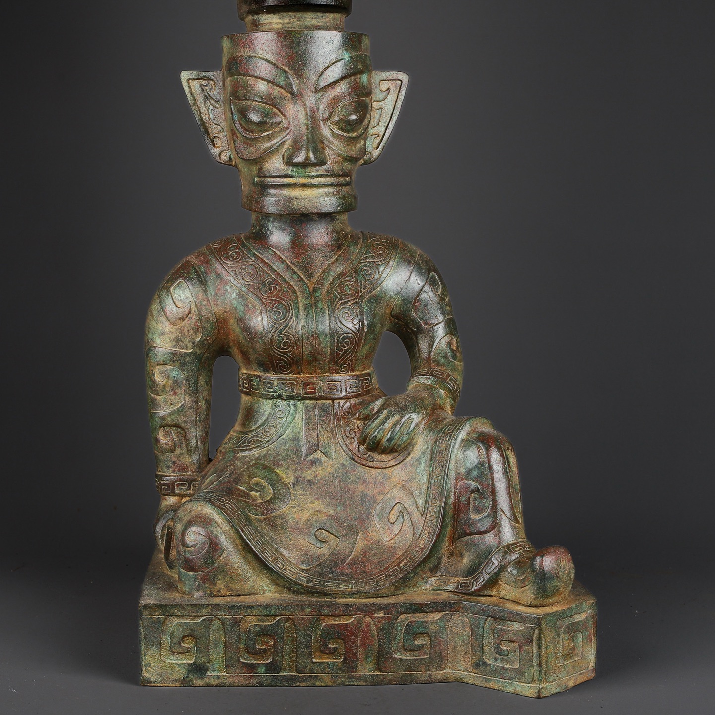 Sanxingdui Dynasty Bronze Three sided Figure