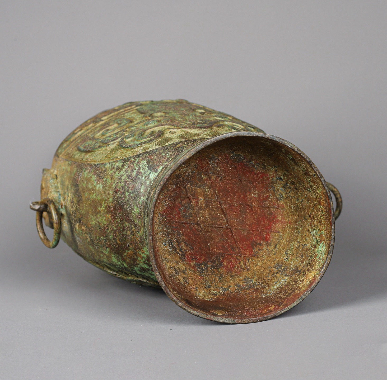 Zhou Dynasty Bronze Man Gong Beast Face Flat Vase