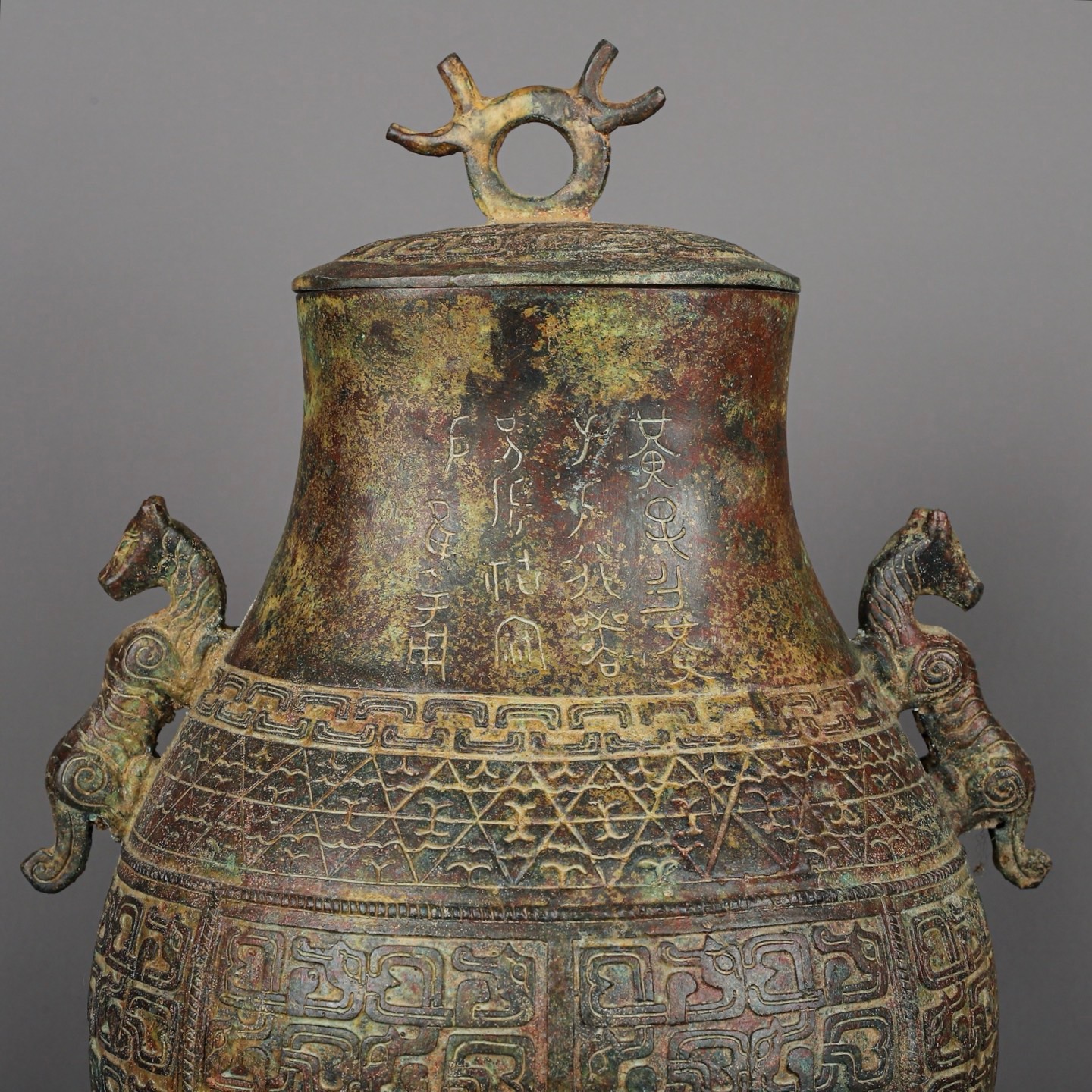 Zhou Dynasty Bronze Double Dragon Flat Jar