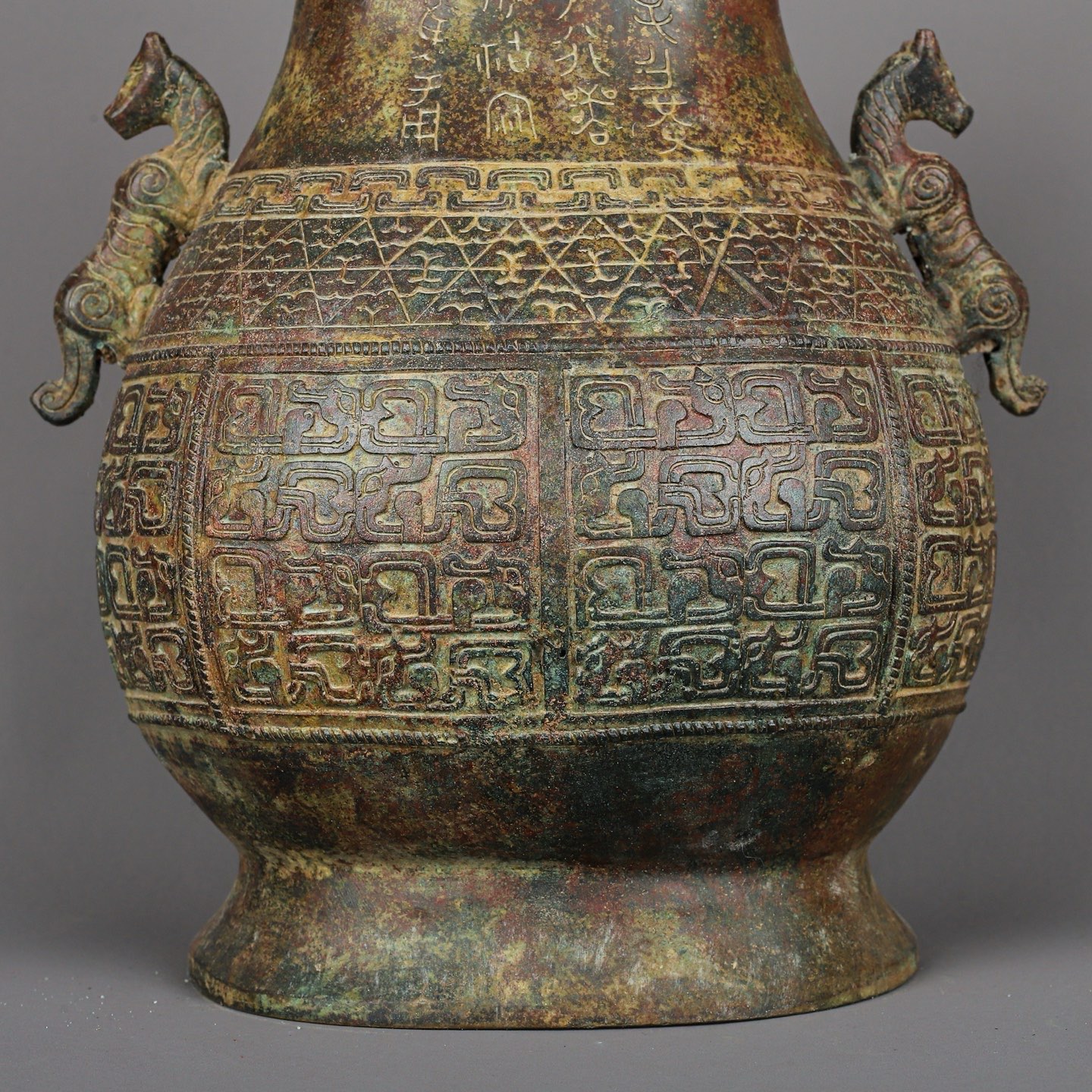 Zhou Dynasty Bronze Double Dragon Flat Jar