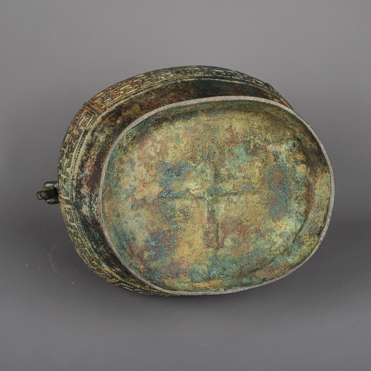Zhou Dynasty Bronze Double Dragon Flat Jar