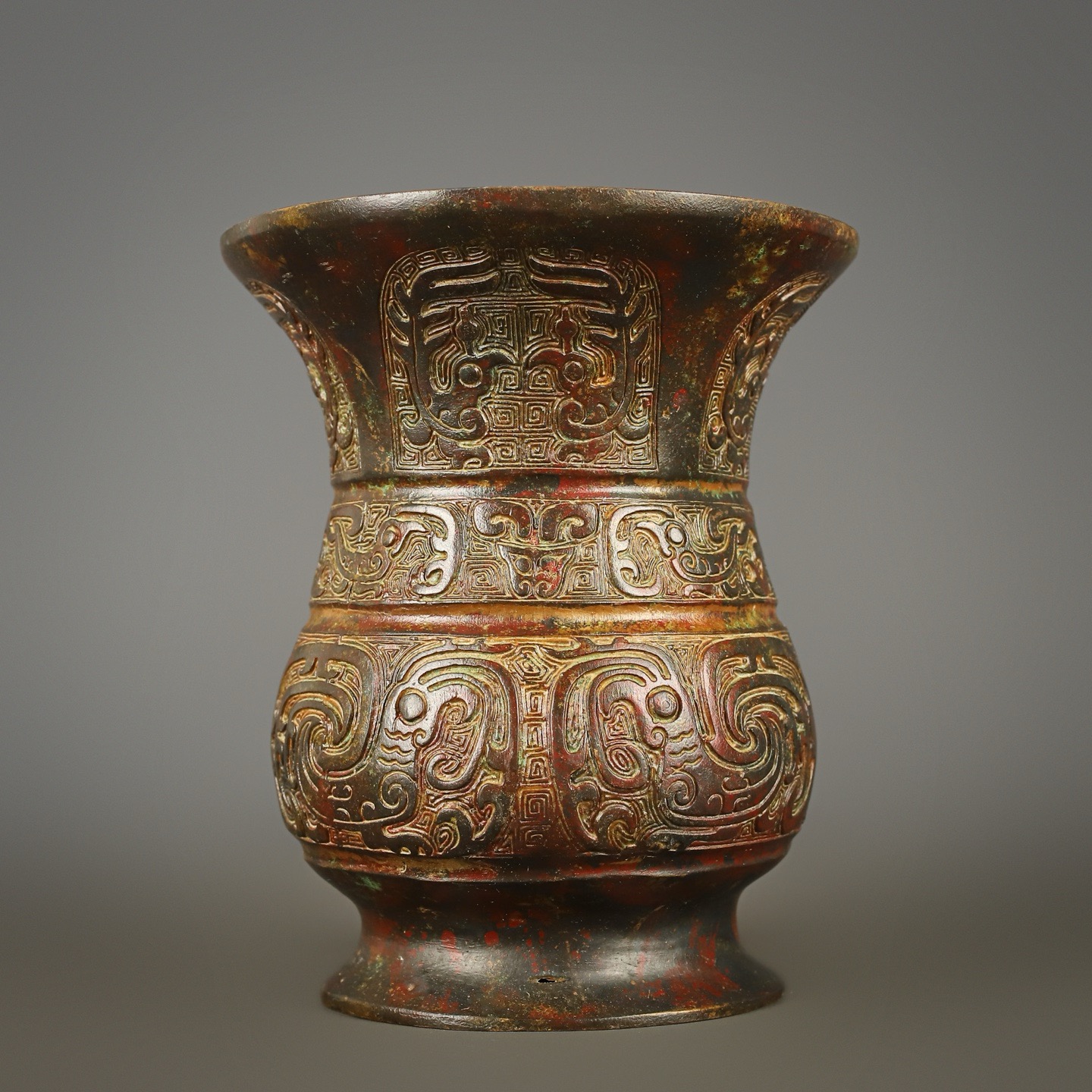 Zhou Dynasty Bronze round statue with phoenix and bird pattern