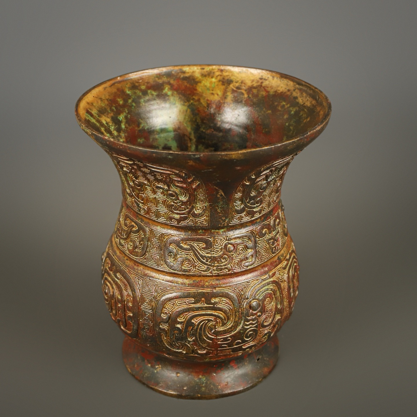 Zhou Dynasty Bronze round statue with phoenix and bird pattern