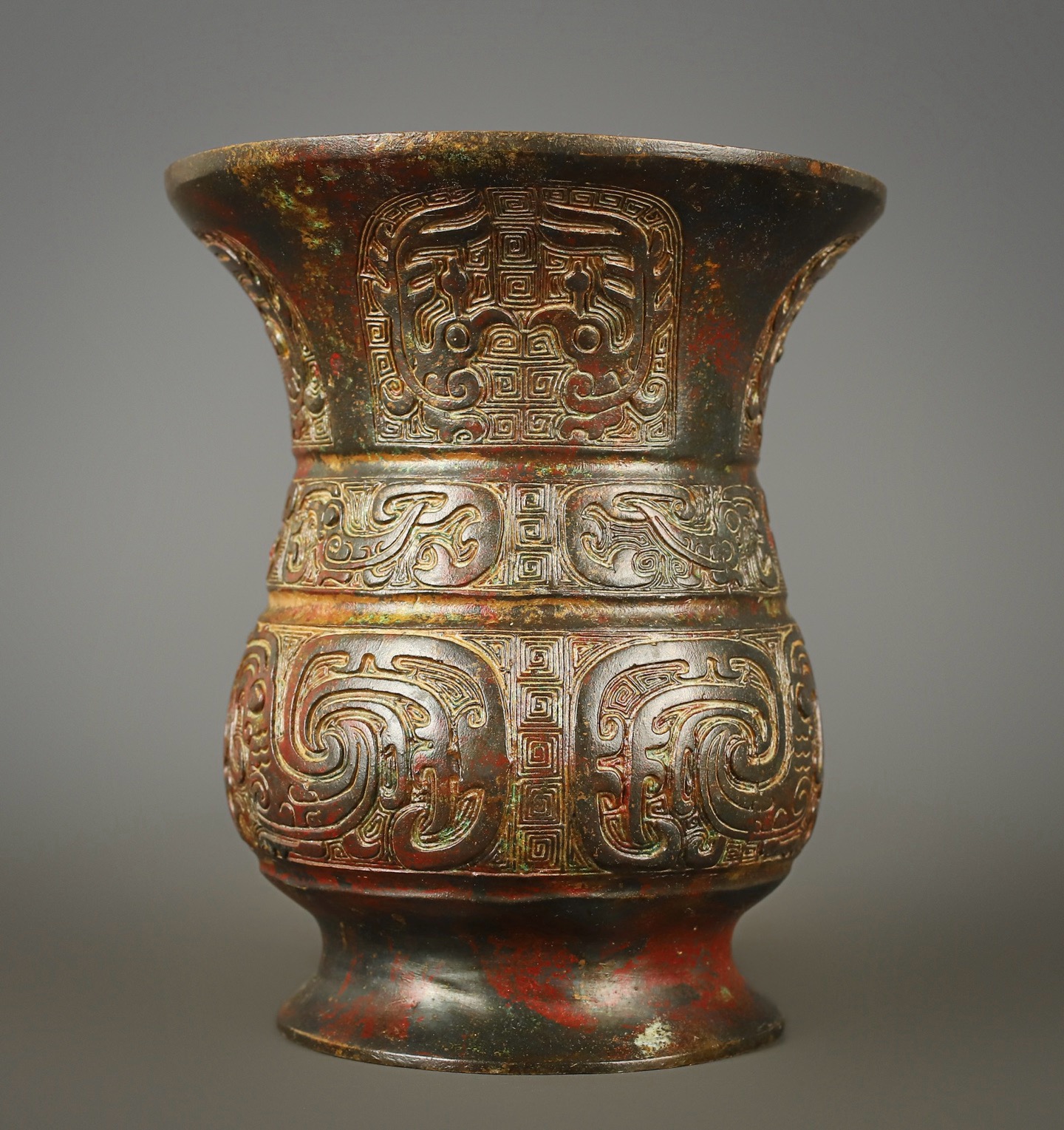 Zhou Dynasty Bronze round statue with phoenix and bird pattern