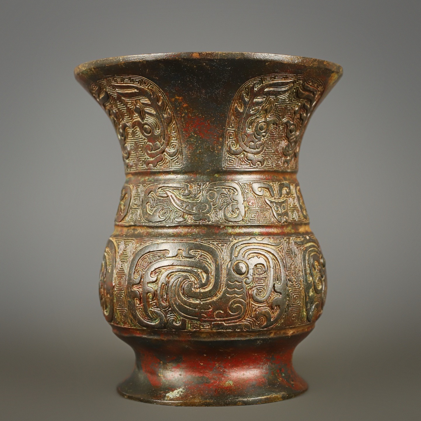 Zhou Dynasty Bronze round statue with phoenix and bird pattern