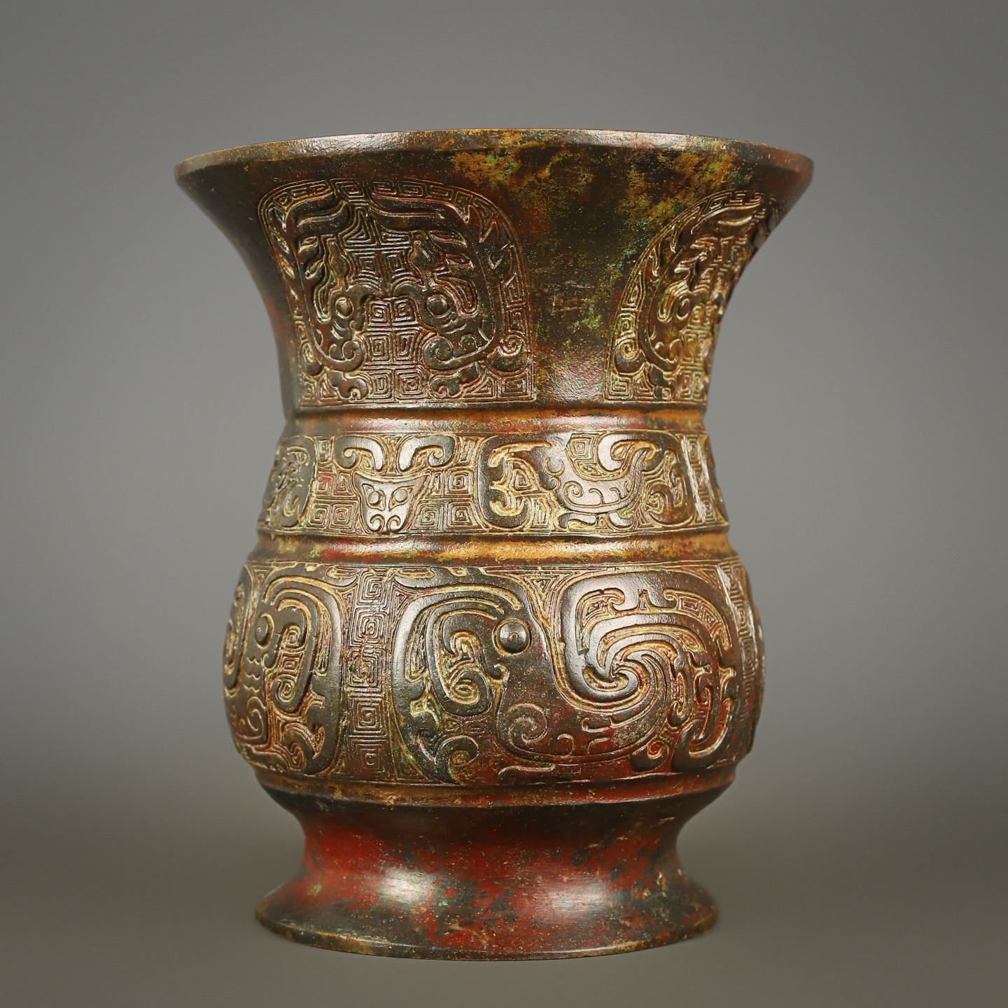Zhou Dynasty Bronze round statue with phoenix and bird pattern