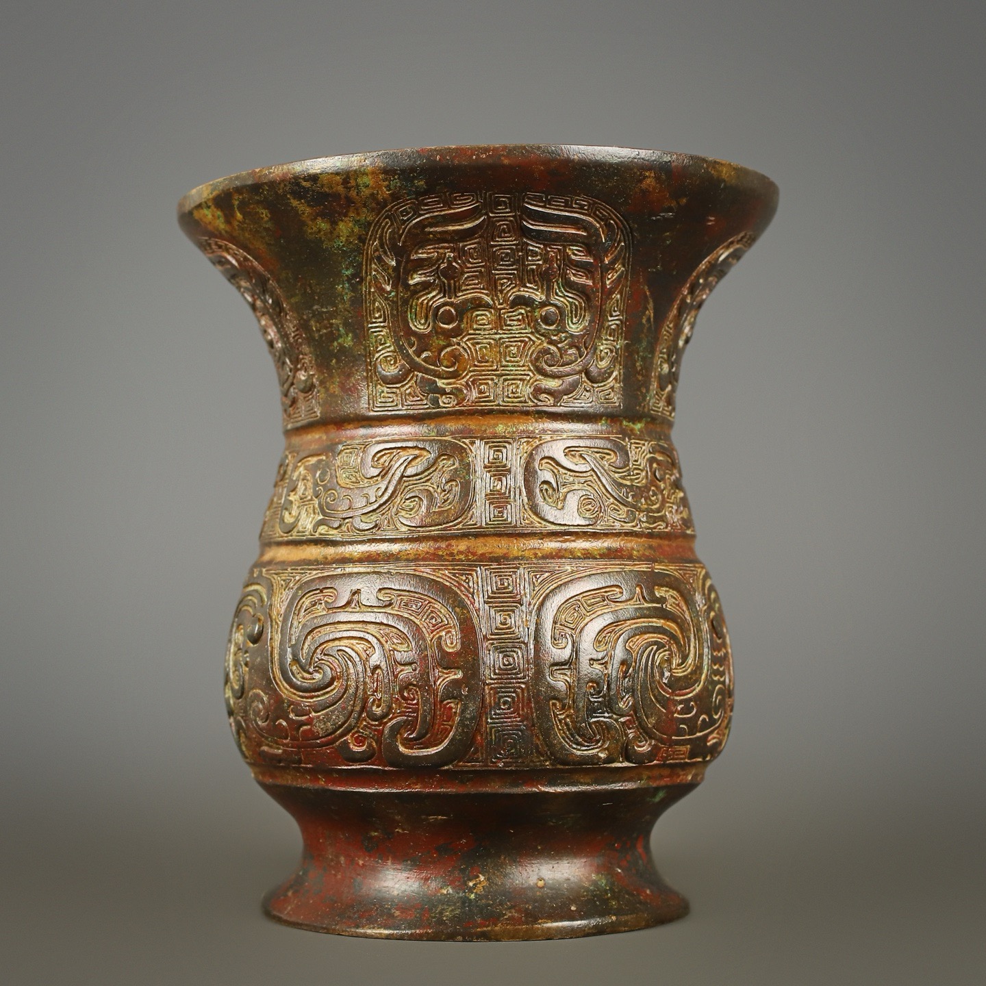 Zhou Dynasty Bronze round statue with phoenix and bird pattern
