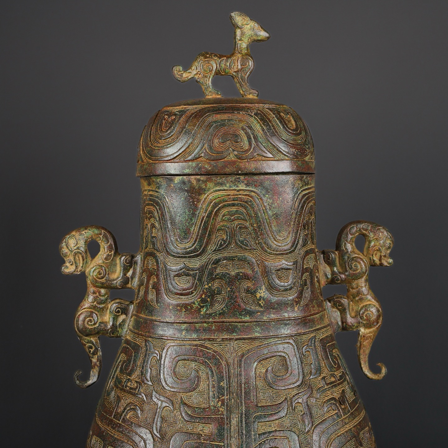 Zhou Dynasty Bronze Double Dragon Mangong Vase