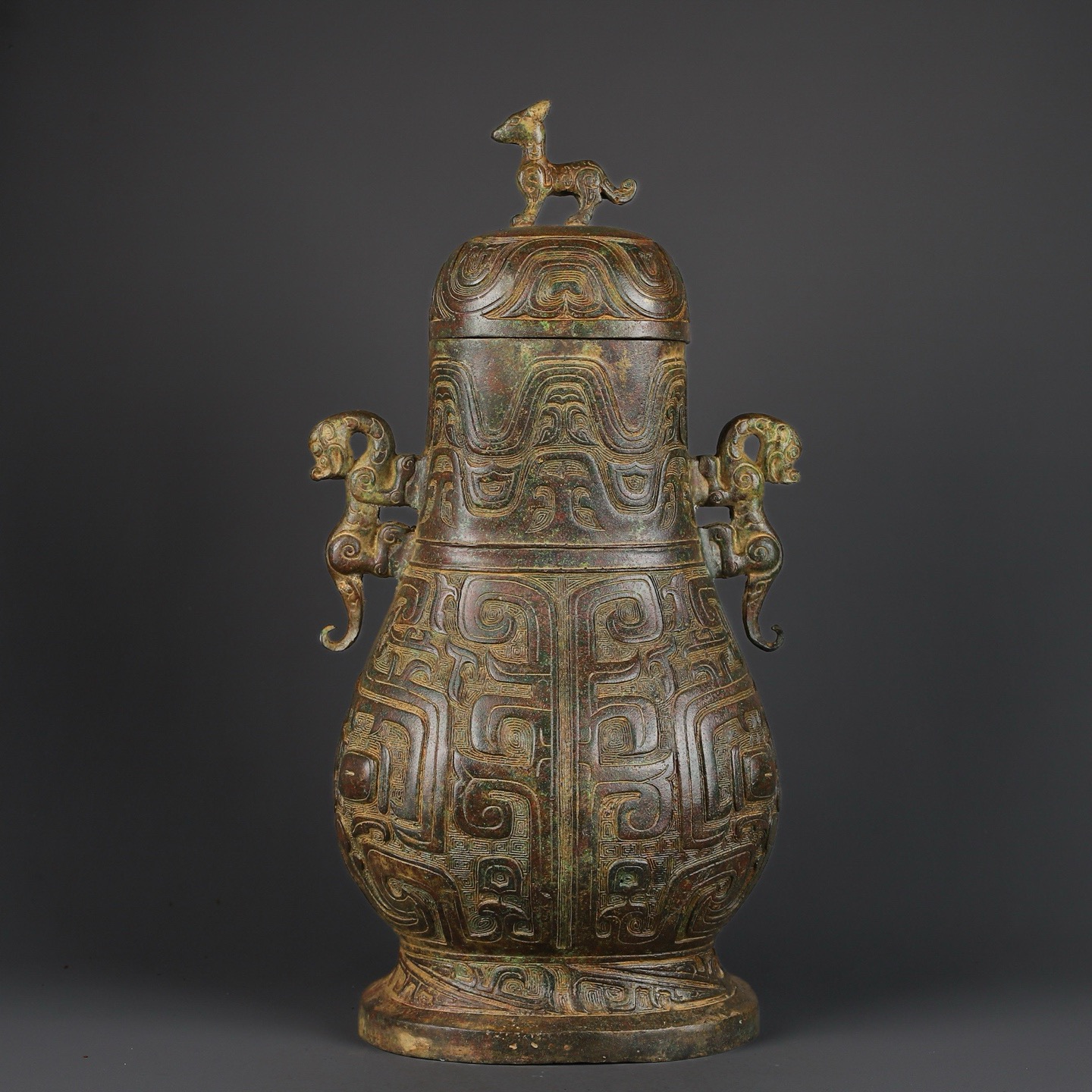 Zhou Dynasty Bronze Double Dragon Mangong Vase
