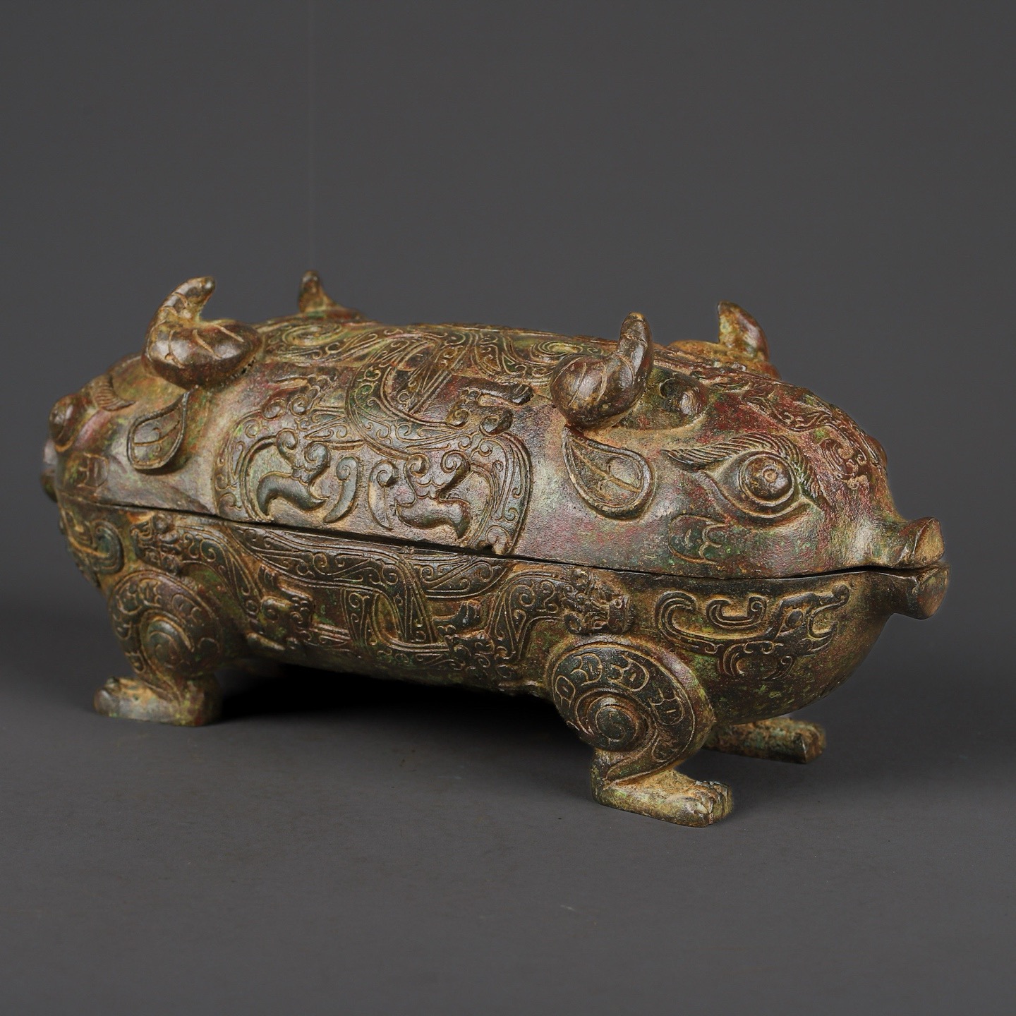 Zhou Dynasty Bronze two headed beast