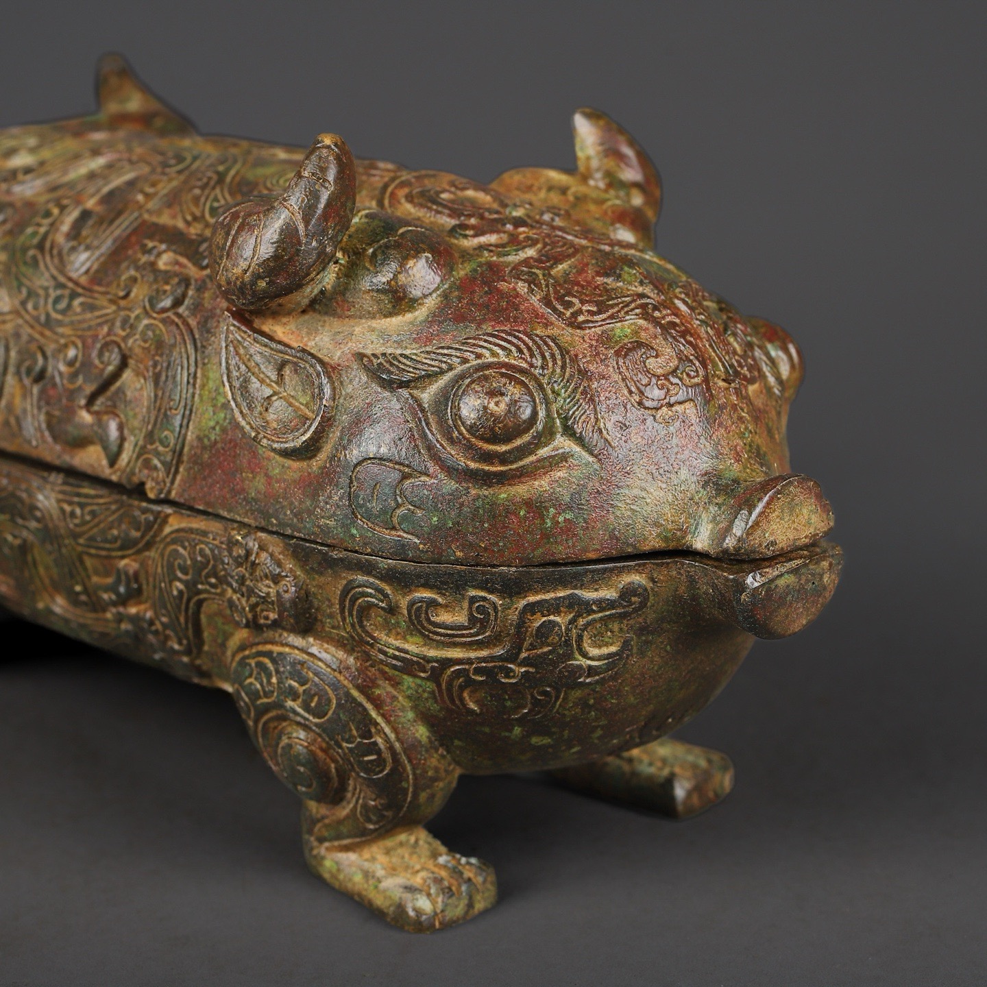 Zhou Dynasty Bronze two headed beast