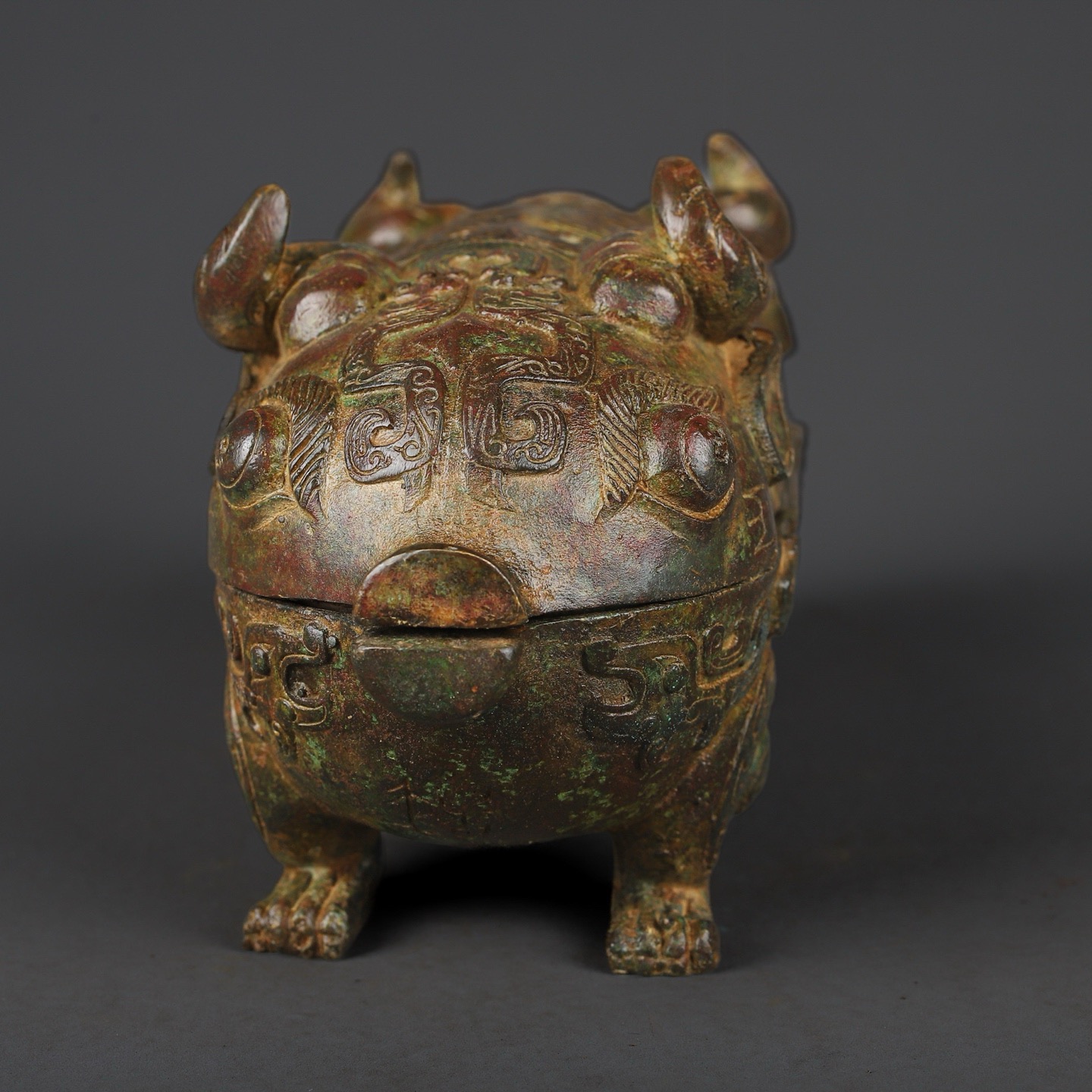 Zhou Dynasty Bronze two headed beast