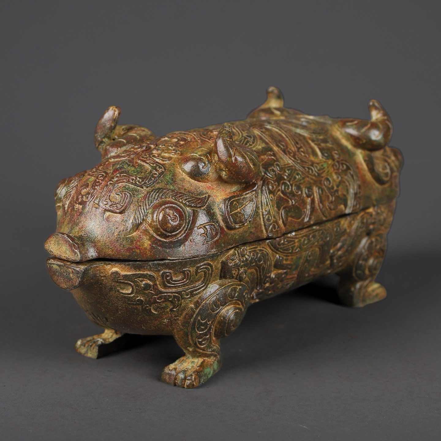 Zhou Dynasty Bronze two headed beast
