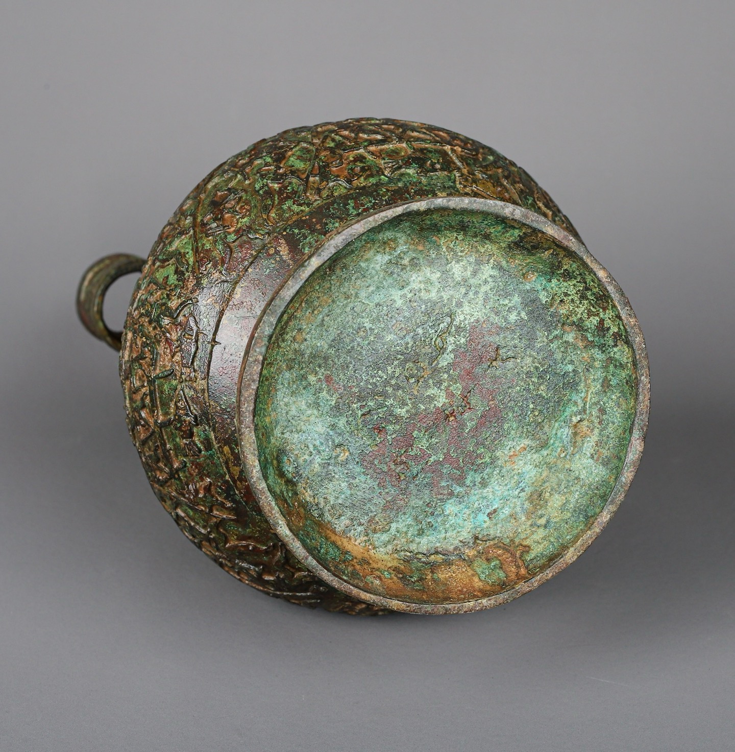 Zhou Dynasty Bronze man manufactured hunting pattern throwing pot