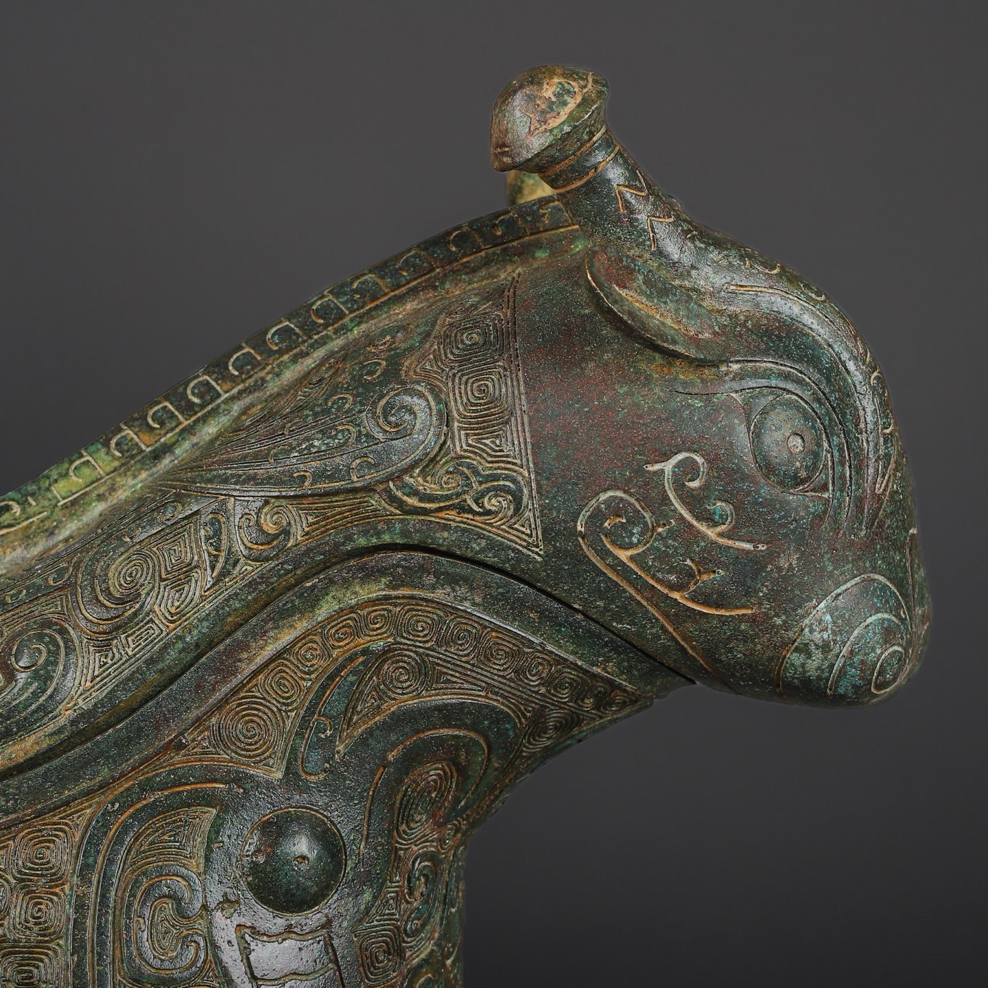 Zhou Dynasty Bronze phoenix bird pattern and beast cup
