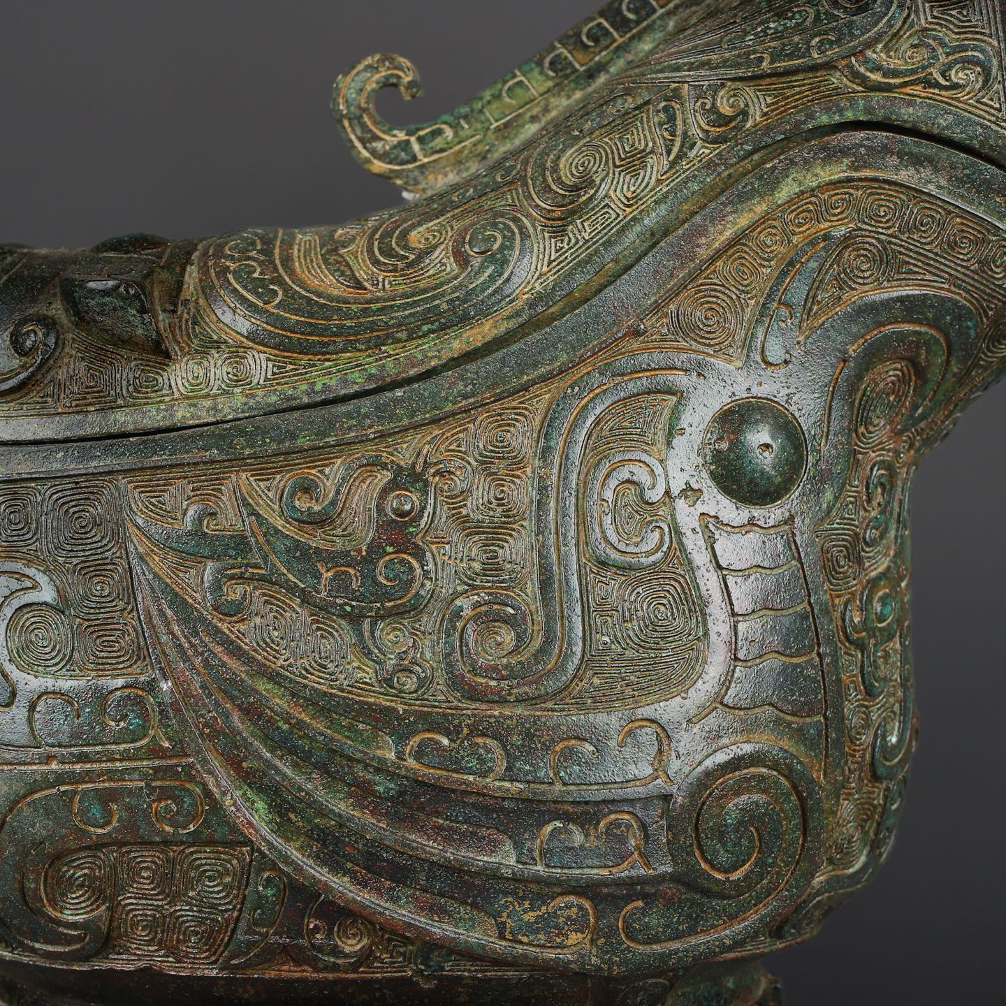 Zhou Dynasty Bronze phoenix bird pattern and beast cup