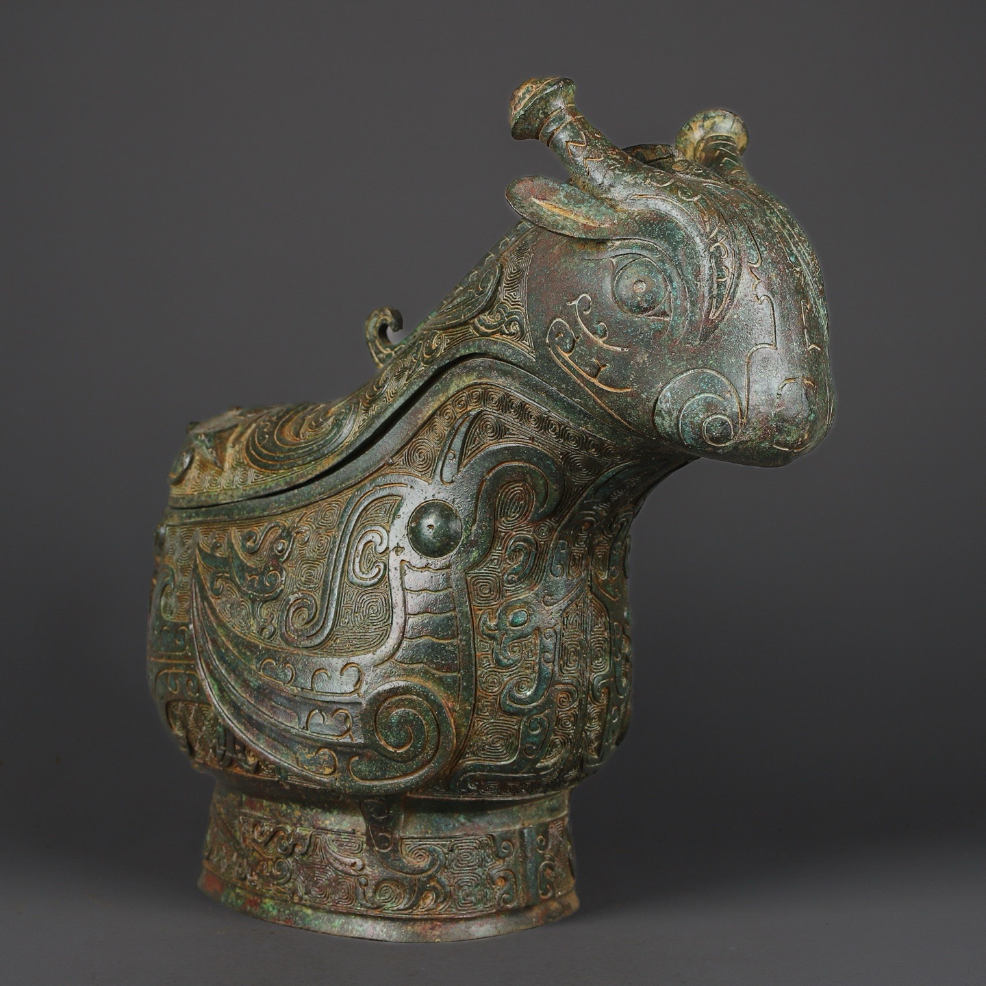 Zhou Dynasty Bronze phoenix bird pattern and beast cup