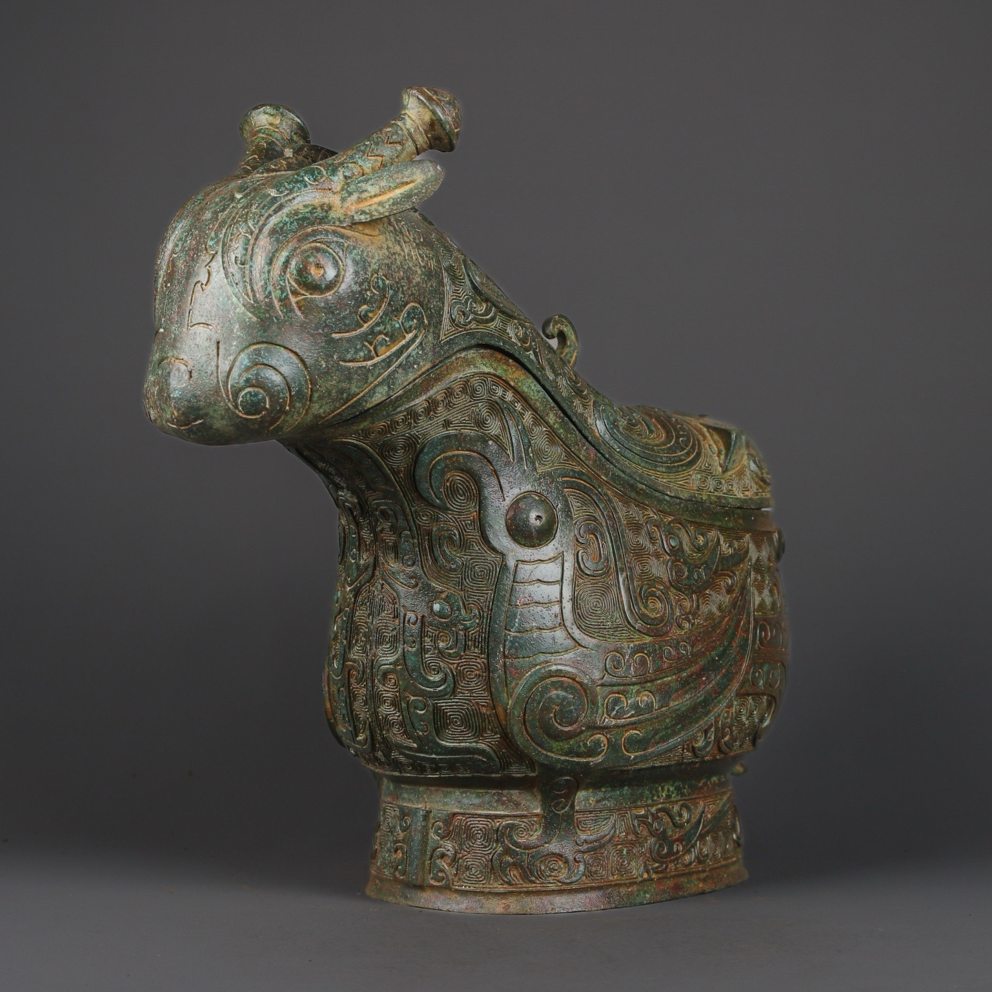 Zhou Dynasty Bronze phoenix bird pattern and beast cup