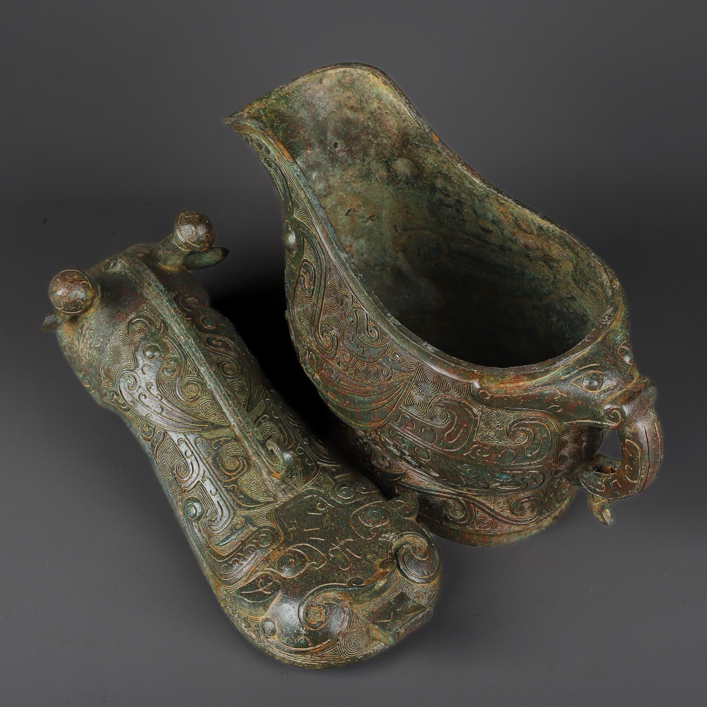 Zhou Dynasty Bronze phoenix bird pattern and beast cup
