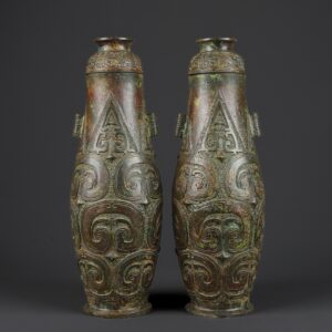 Zhou Dynasty A pair of bronze manchurian tall round vases