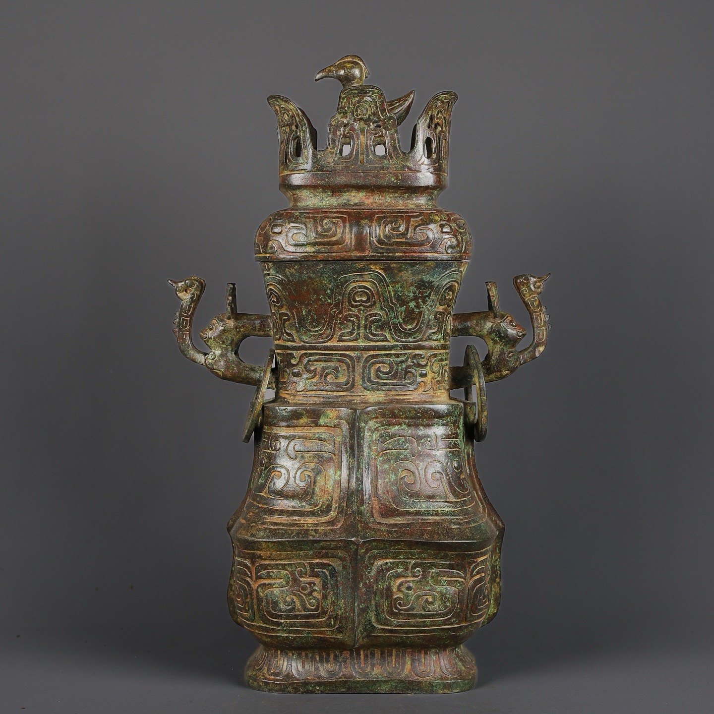 Zhou Dynasty Bronze Man Gong Standing Bird Square Vase