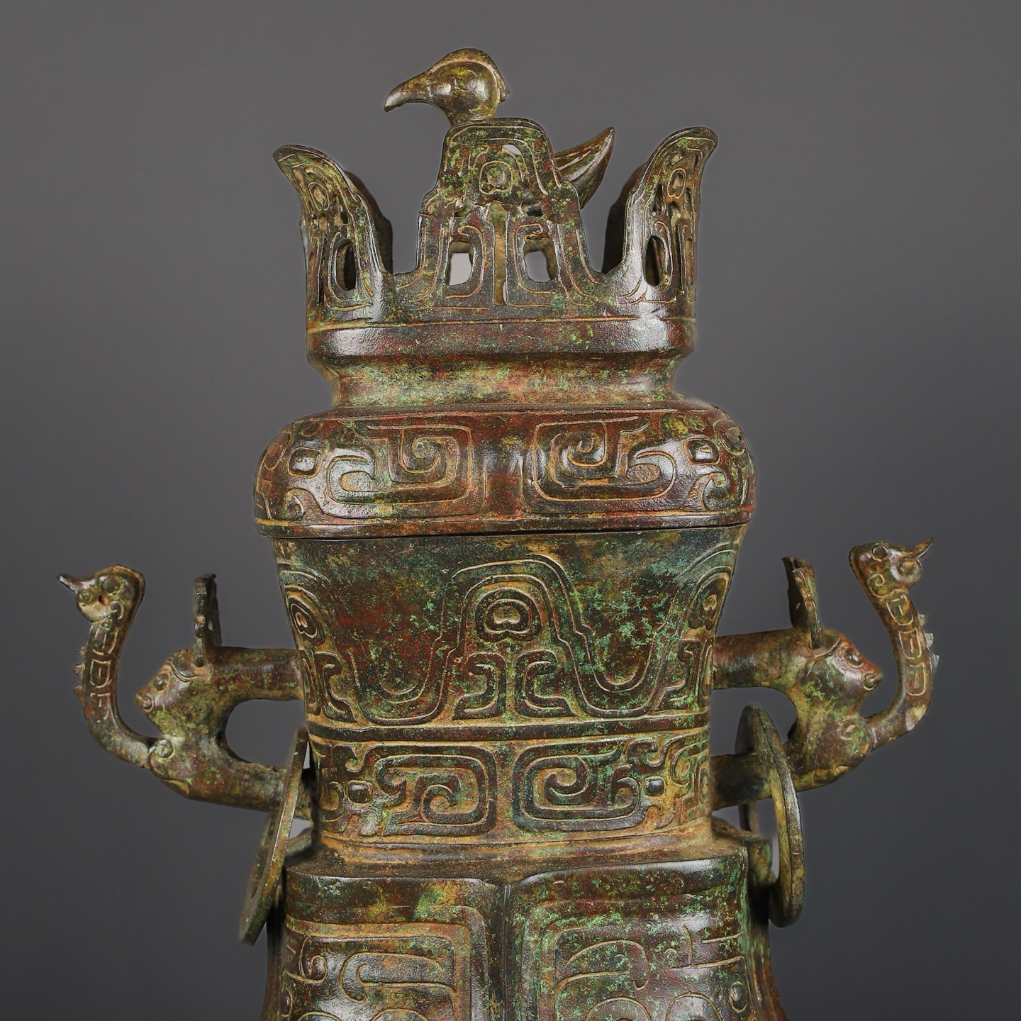 Zhou Dynasty Bronze Man Gong Standing Bird Square Vase