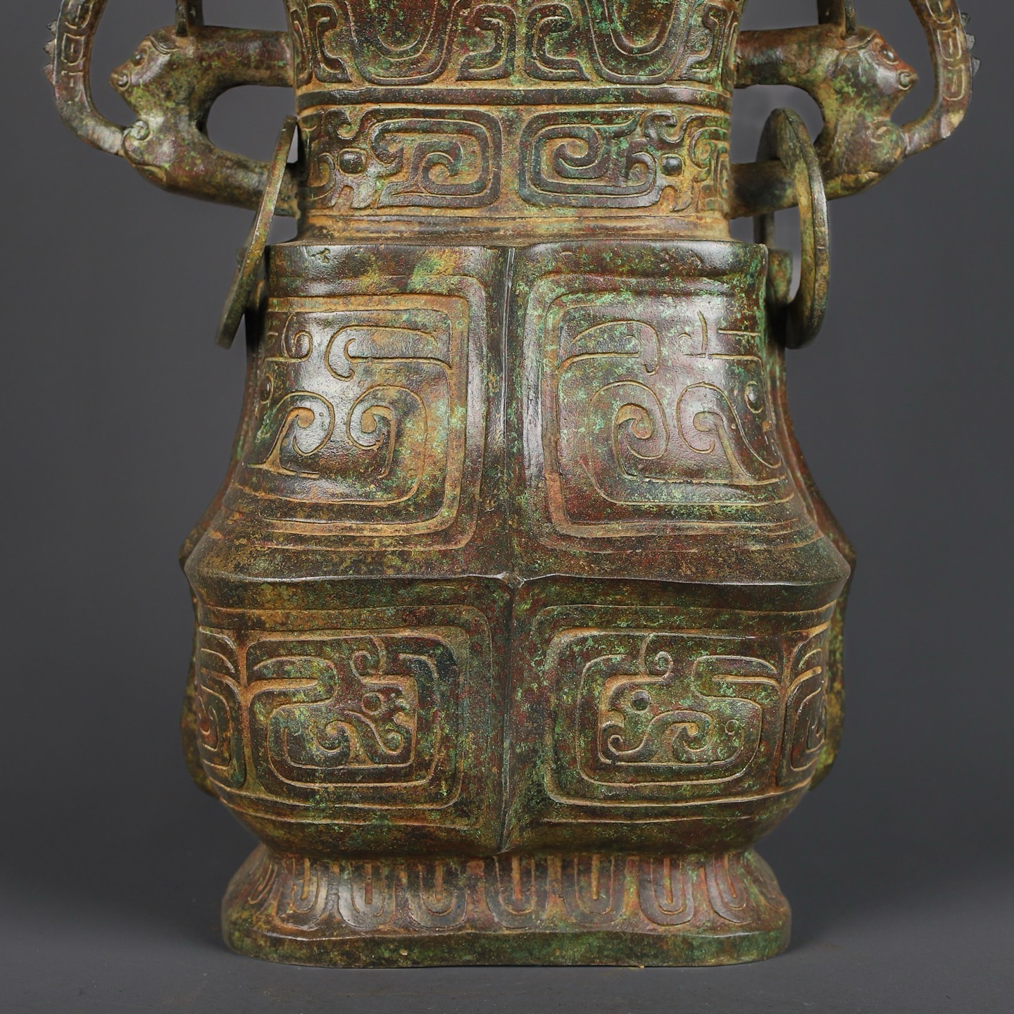 Zhou Dynasty Bronze Man Gong Standing Bird Square Vase