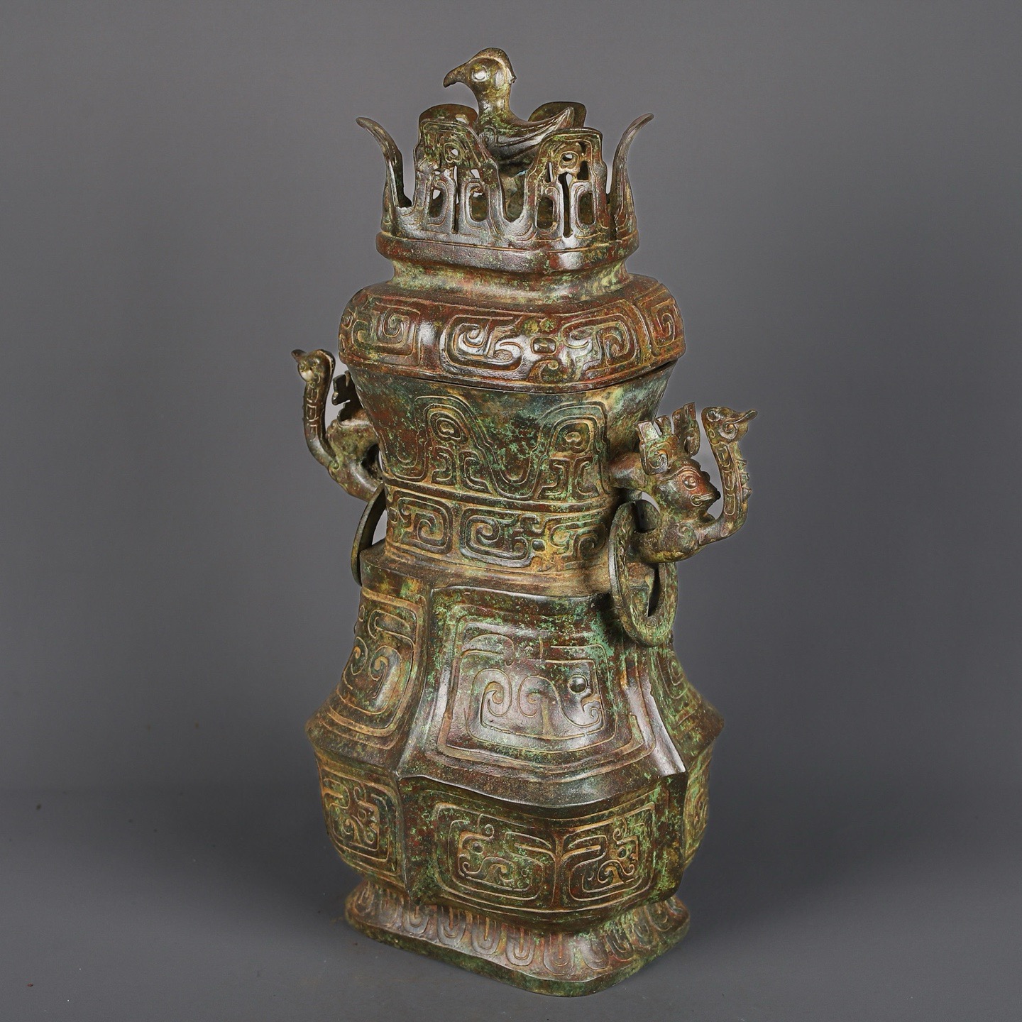 Zhou Dynasty Bronze Man Gong Standing Bird Square Vase