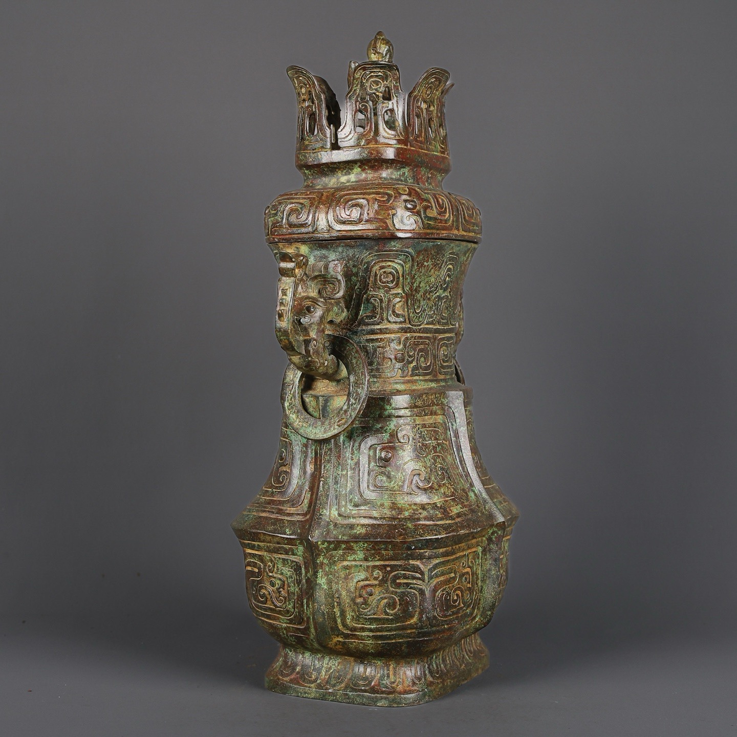 Zhou Dynasty Bronze Man Gong Standing Bird Square Vase