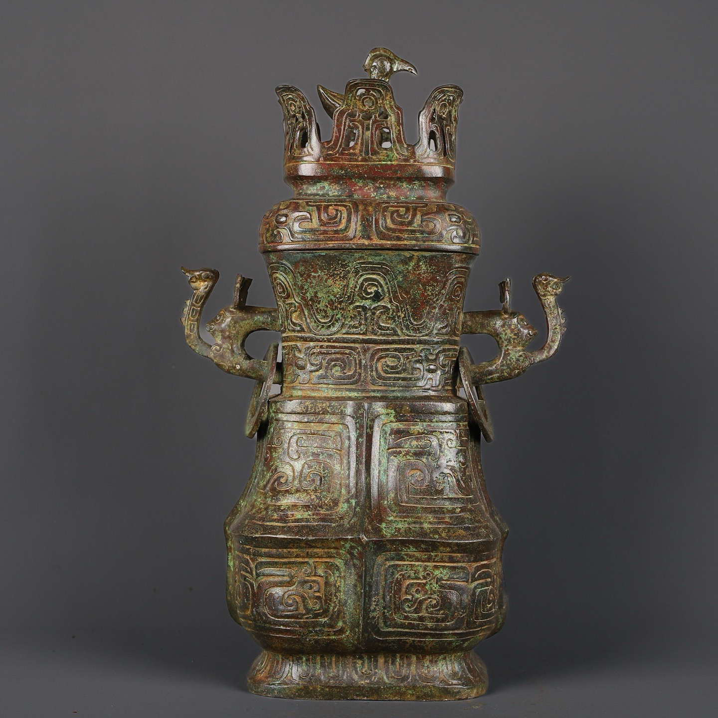 Zhou Dynasty Bronze Man Gong Standing Bird Square Vase