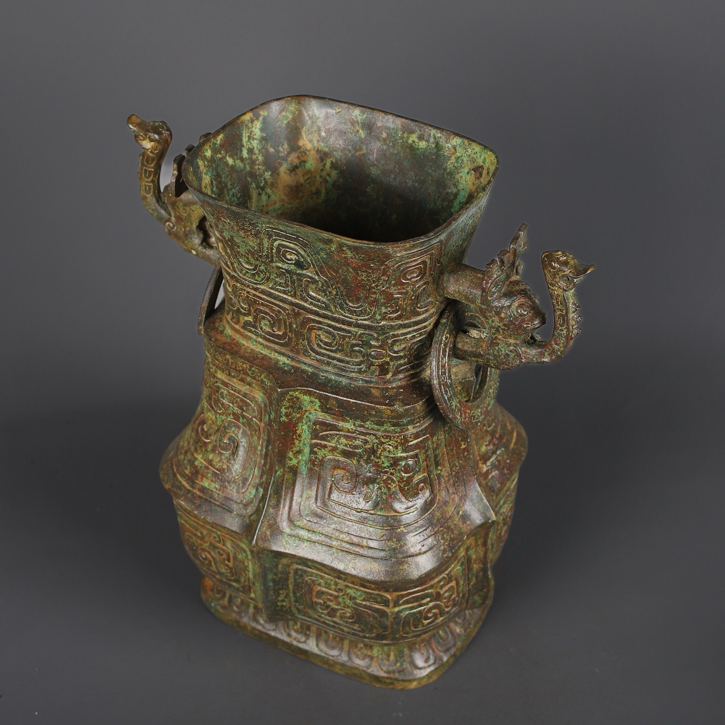 Zhou Dynasty Bronze Man Gong Standing Bird Square Vase