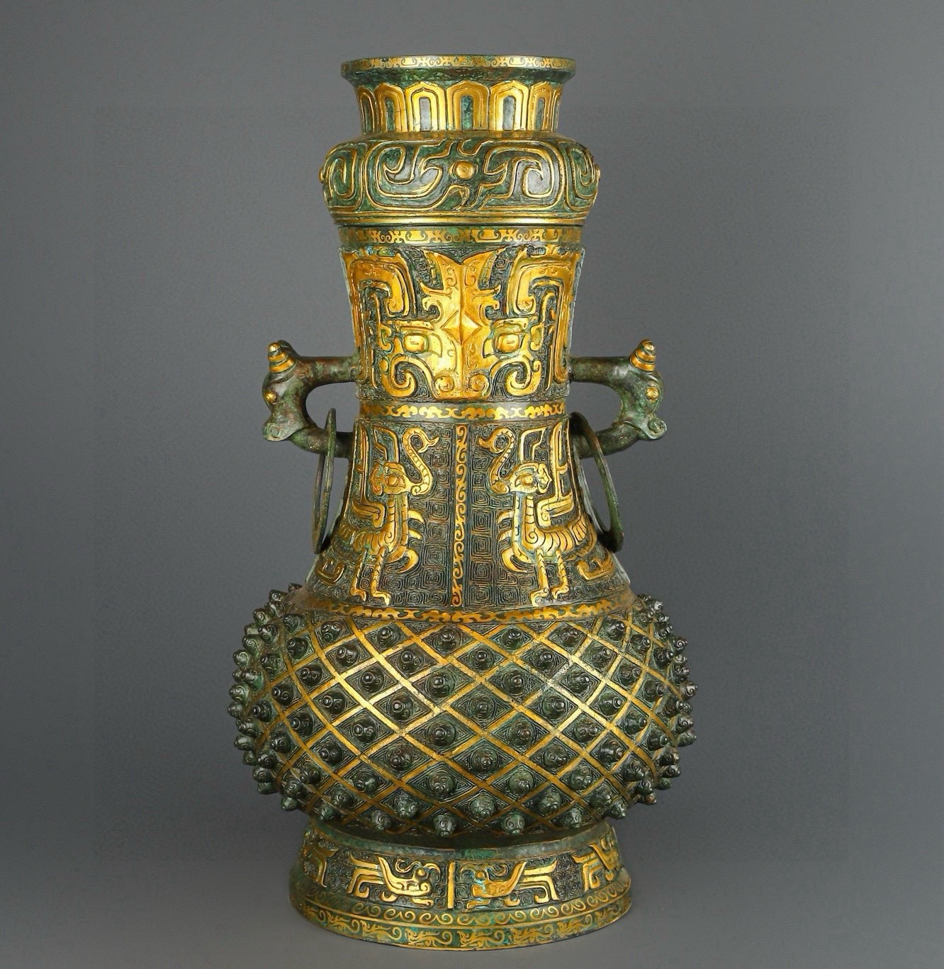 Zhou Dynasty Large round bronze vase with gold and lacquer nails