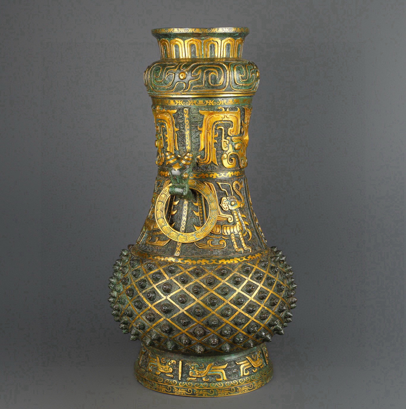 Zhou Dynasty Large round bronze vase with gold and lacquer nails