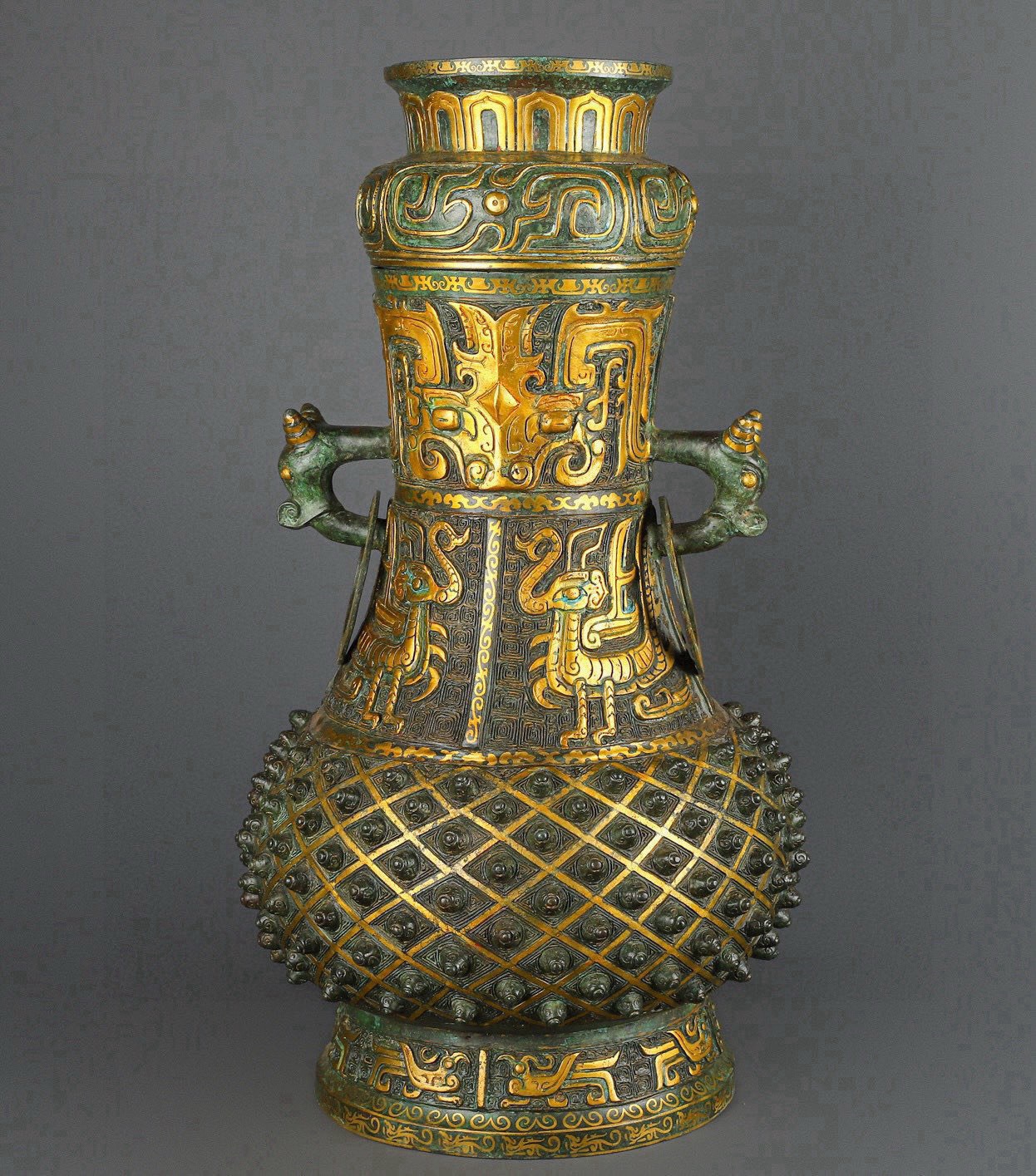 Zhou Dynasty Large round bronze vase with gold and lacquer nails