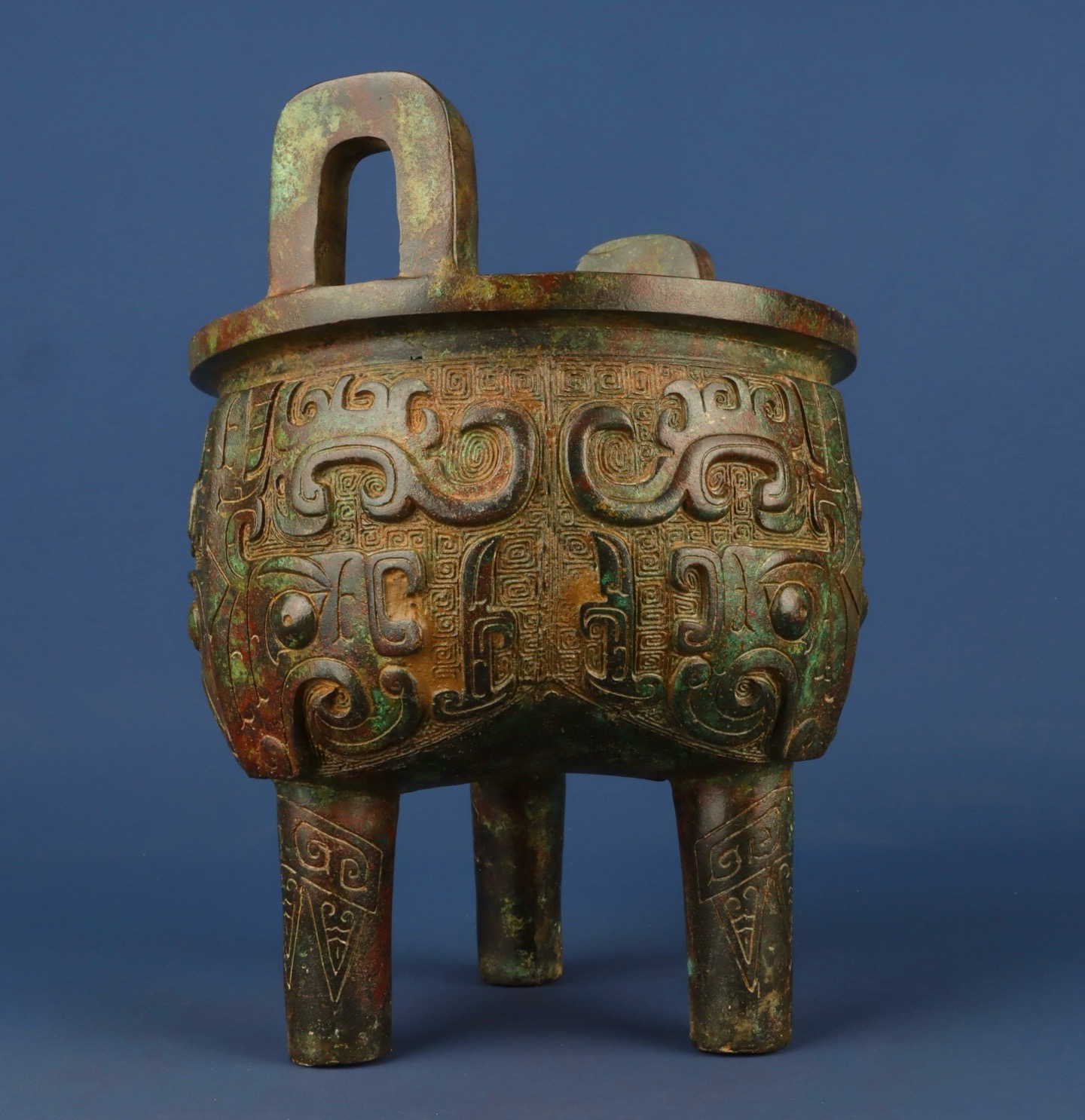 Zhou Dynasty Bronze animal faced round tripod