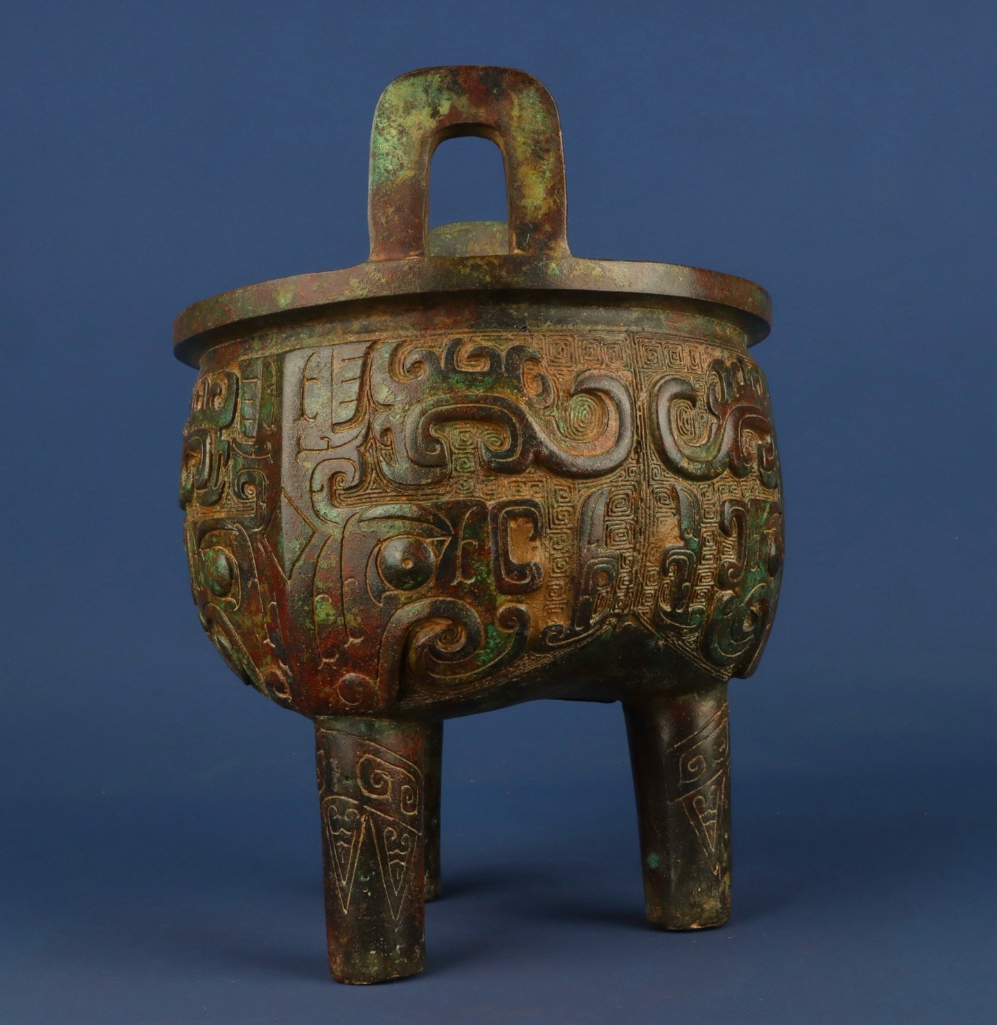 Zhou Dynasty Bronze animal faced round tripod