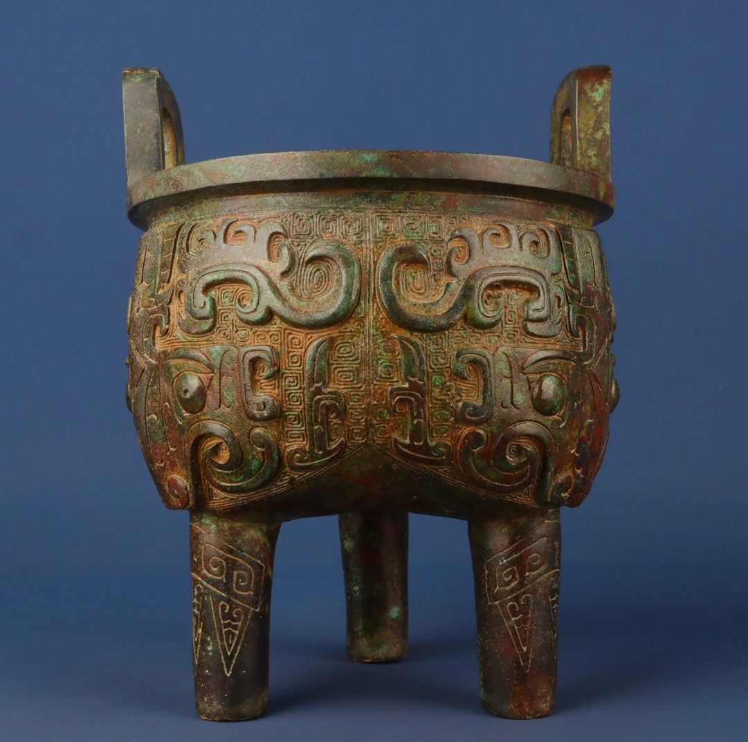 Zhou Dynasty Bronze animal faced round tripod