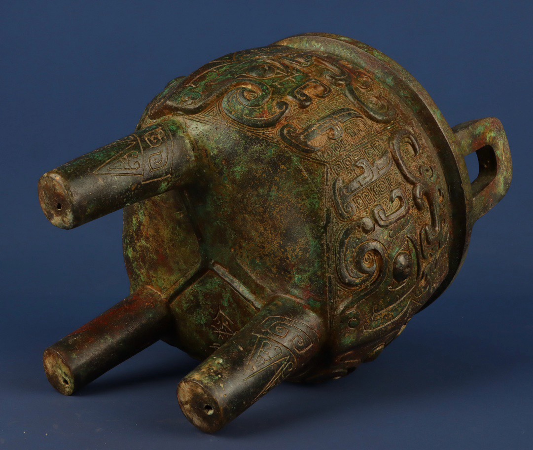 Zhou Dynasty Bronze animal faced round tripod