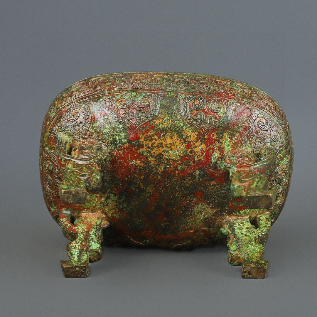 Zhou Dynasty Bronze Man Carrying Gui