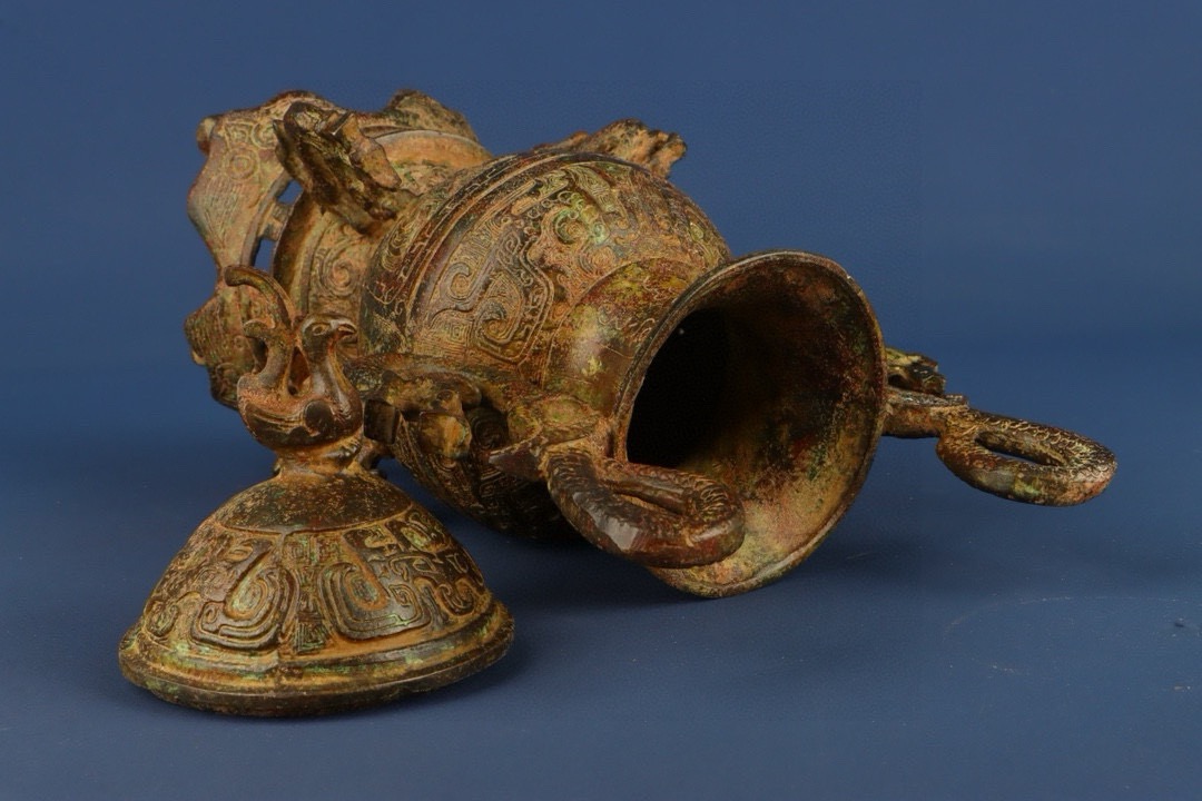 Zhou Dynasty Bronze Dragon and Phoenix Pot