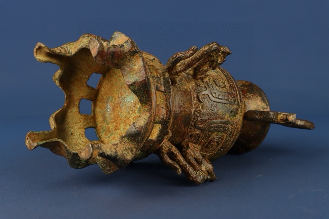 Zhou Dynasty Bronze Dragon and Phoenix Pot