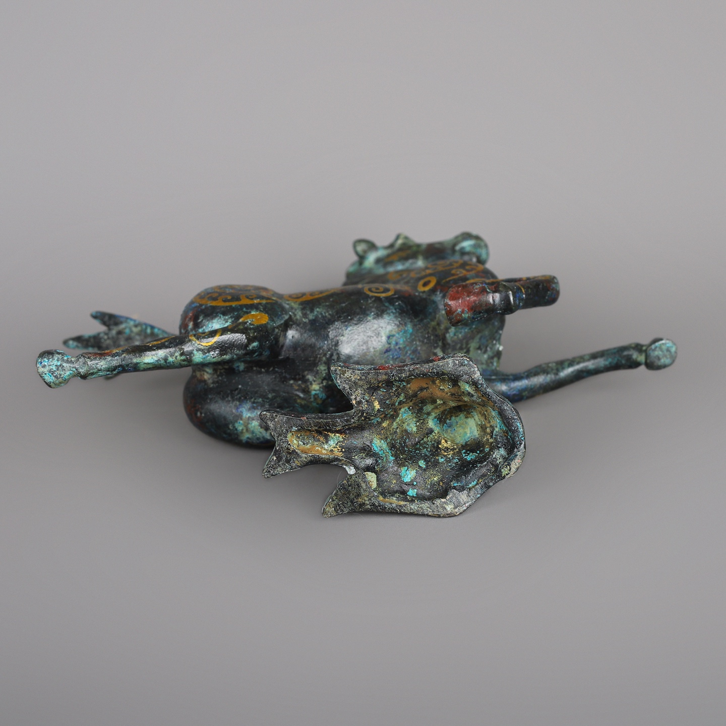 Han Dynasty Bronze and gold horses stepping on flying swallows