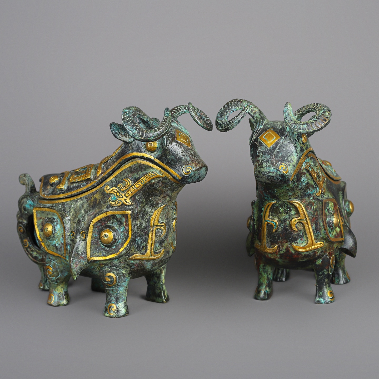 Han Dynasty A pair of bronze and gold beast gongs