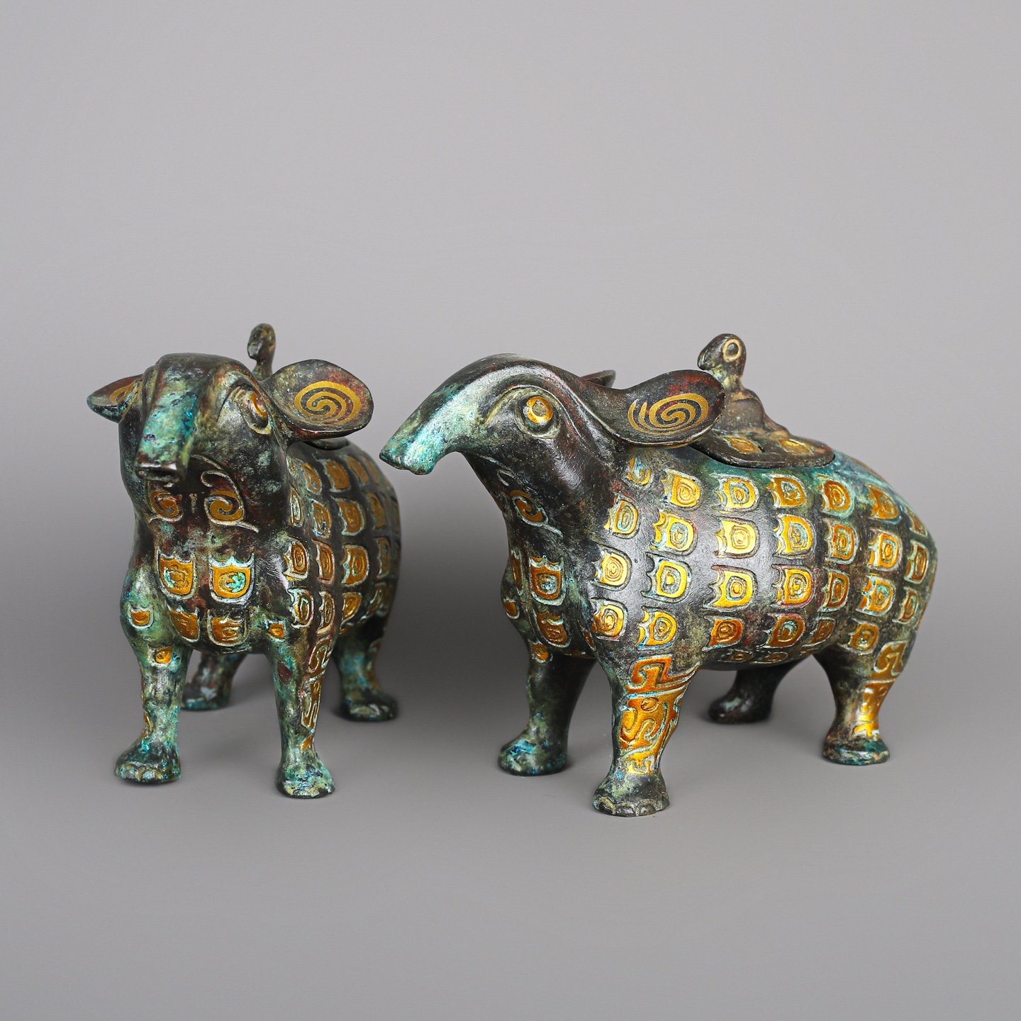 Zhou Dynasty A pair of bronze and gold beast statues