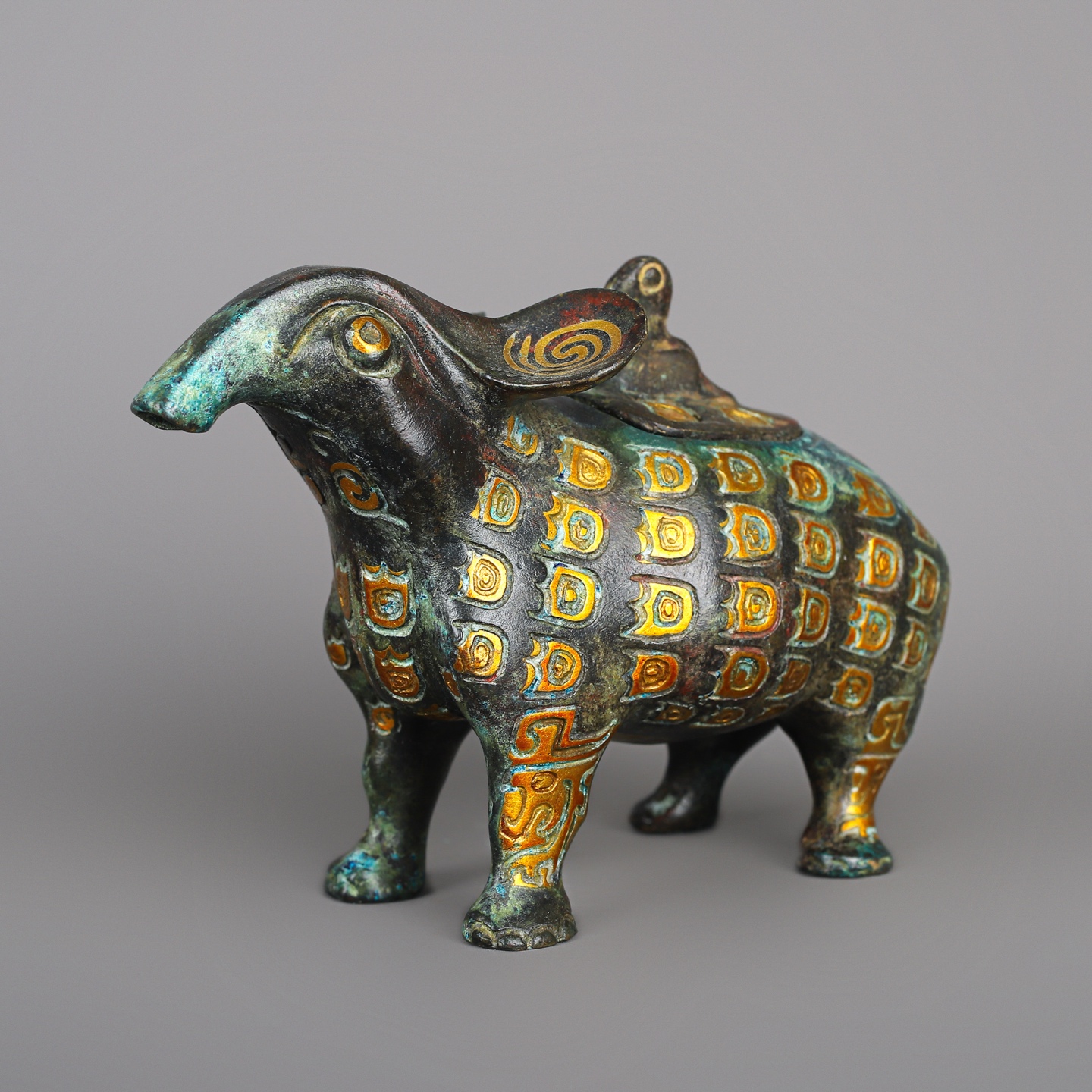 Zhou Dynasty A pair of bronze and gold beast statues