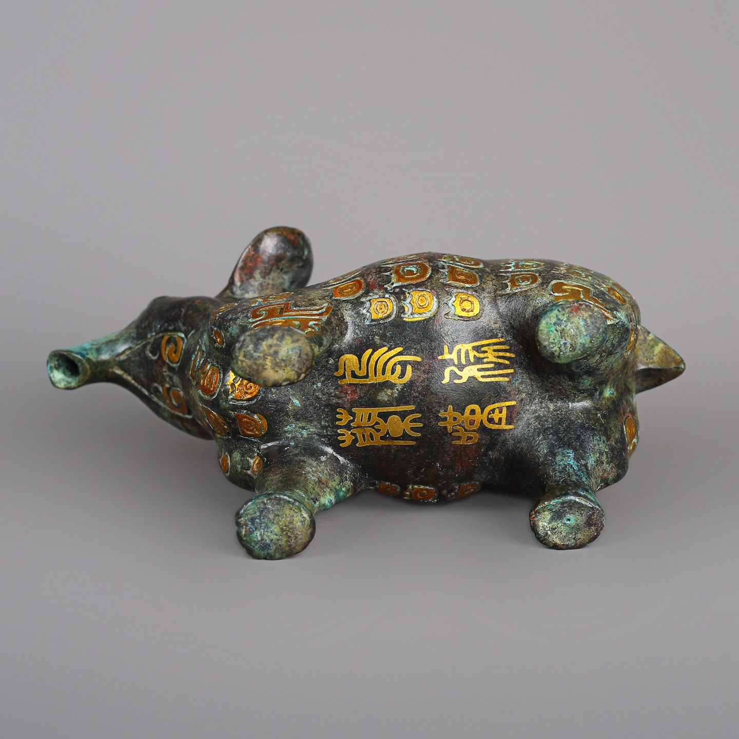 Zhou Dynasty A pair of bronze and gold beast statues