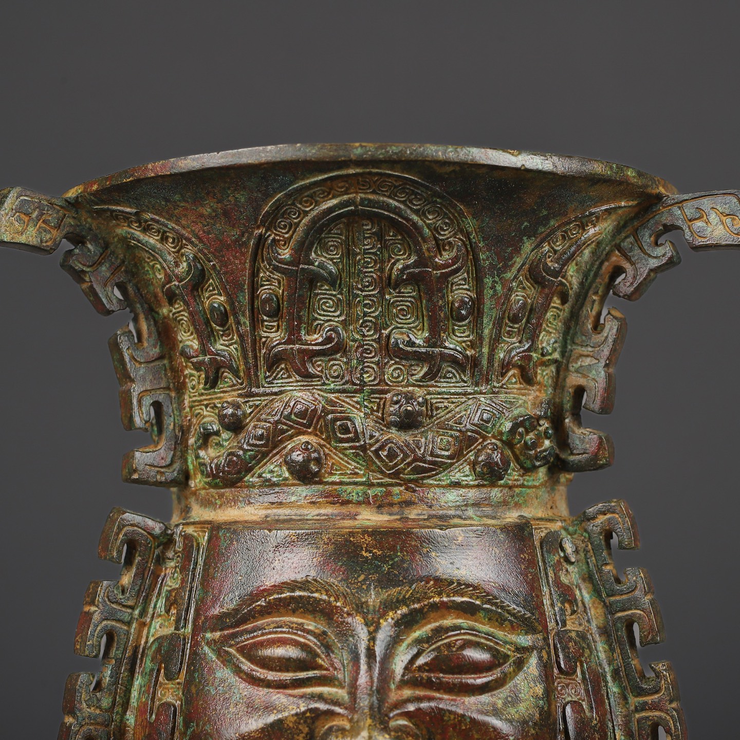 Zhou Dynasty Bronze round statue with human face