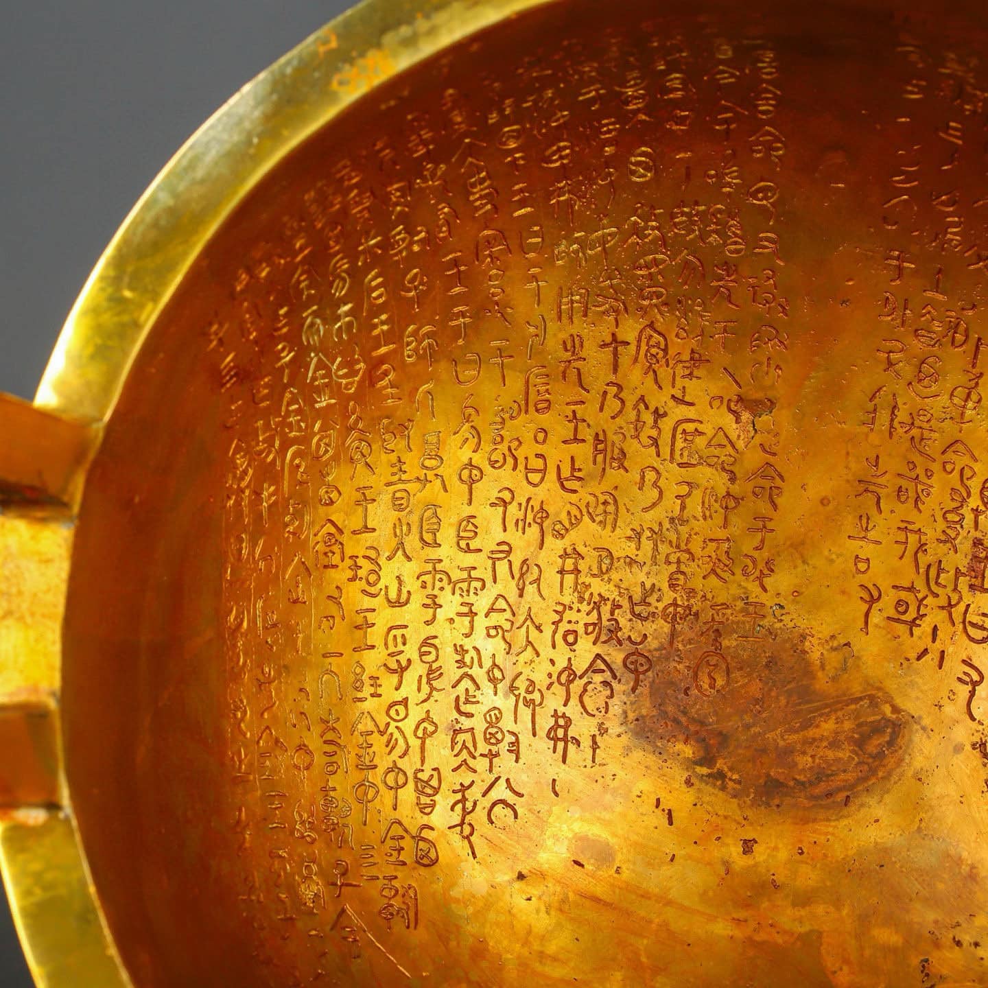 Zhou Dynasty Bronze gilt gold haired male tripod