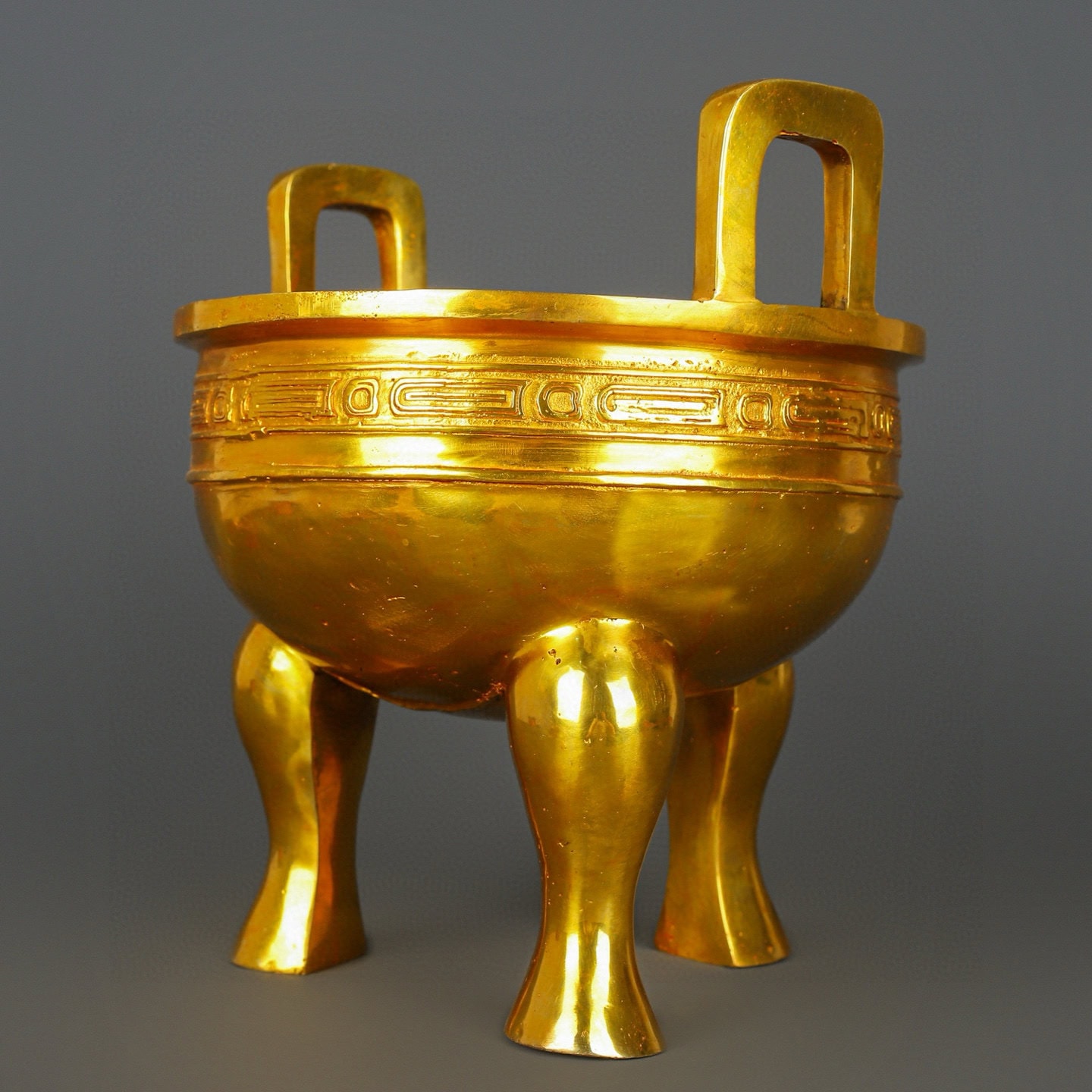 Zhou Dynasty Bronze gilt gold haired male tripod