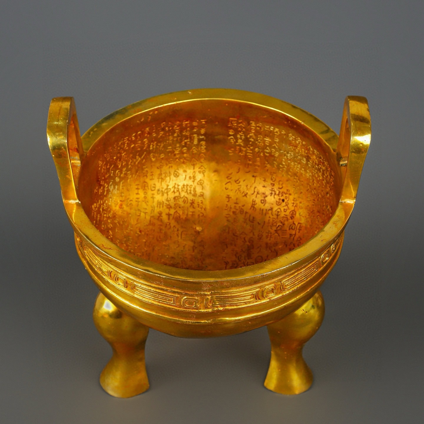 Zhou Dynasty Bronze gilt gold haired male tripod